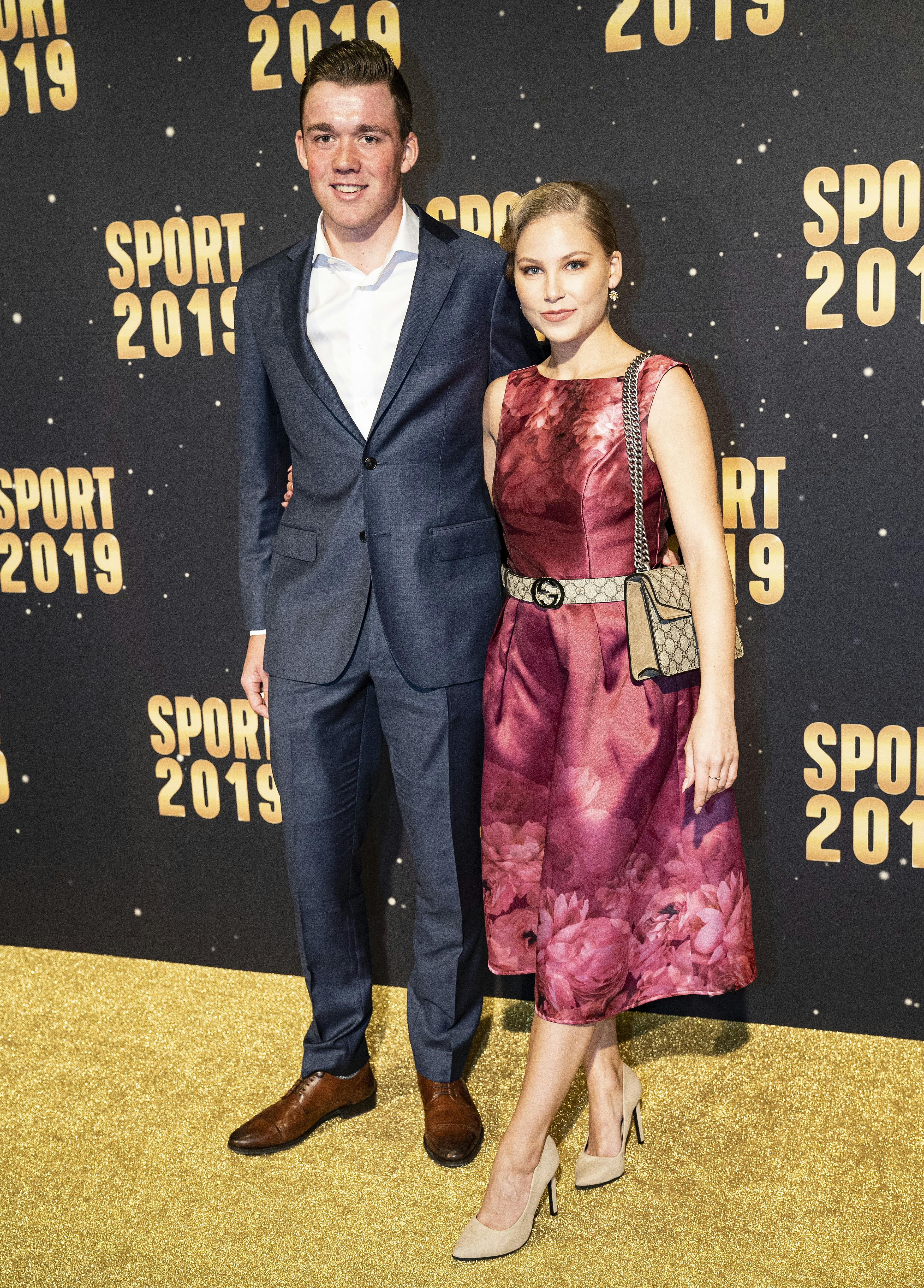 Mads Pedersen og Lisette Dam Pedersen ved "Sport 2019", hvor cykelrytteren blev kåret til "Årets sportsnavn".&nbsp;
