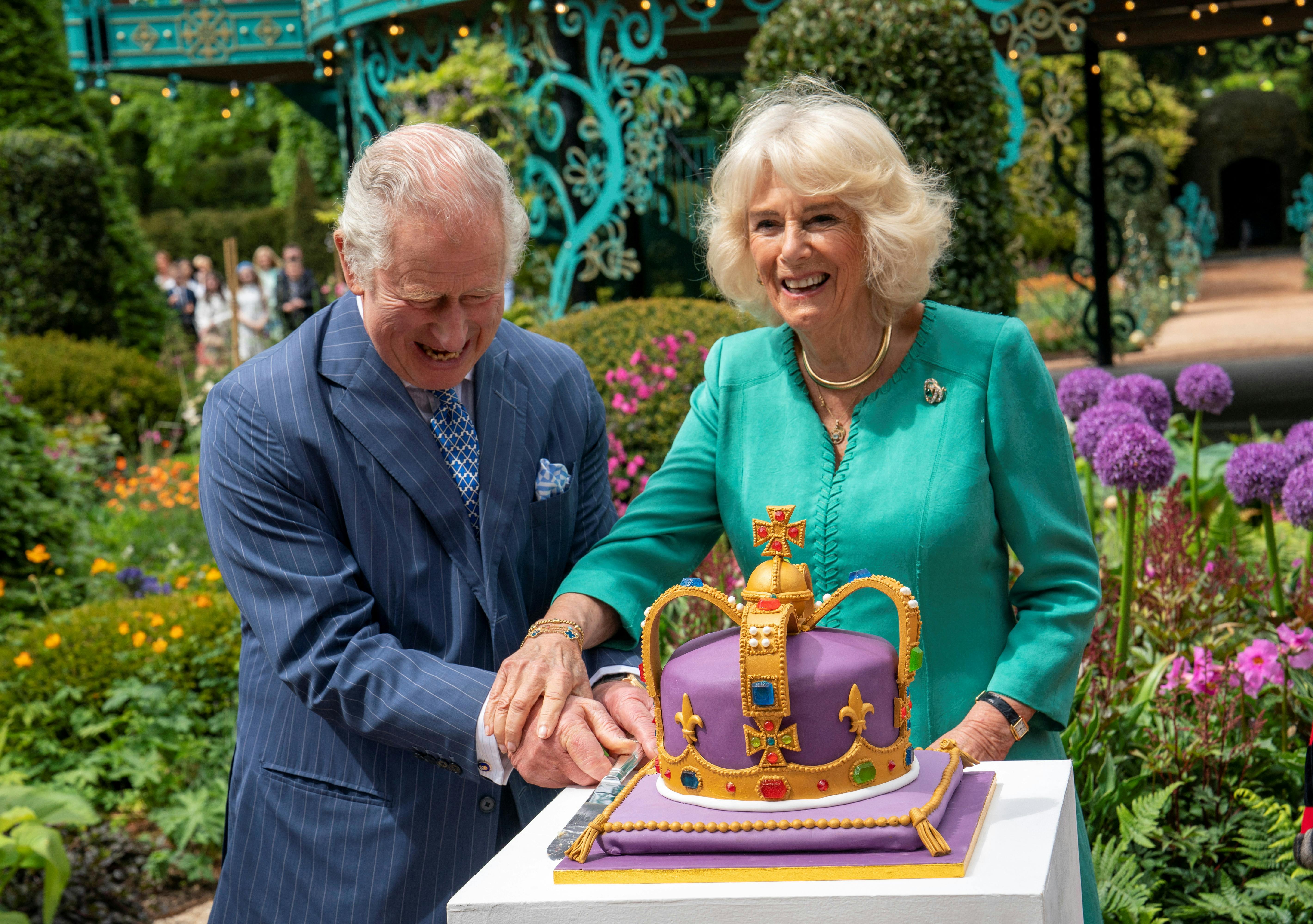 Kong Charles og dronning Camilla på besøg i Nordirland.
