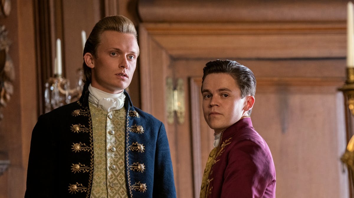 Reynolds og Brimsley fra "Queen Charlotte – A Bridgerton Story".