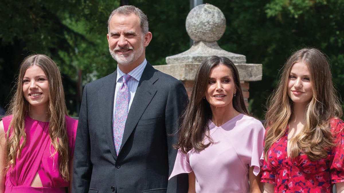 Fra venstre: Konfirmanden prinsesse Sofia, kong Felipe, dronning Letizia og prinsesse Leonor. 