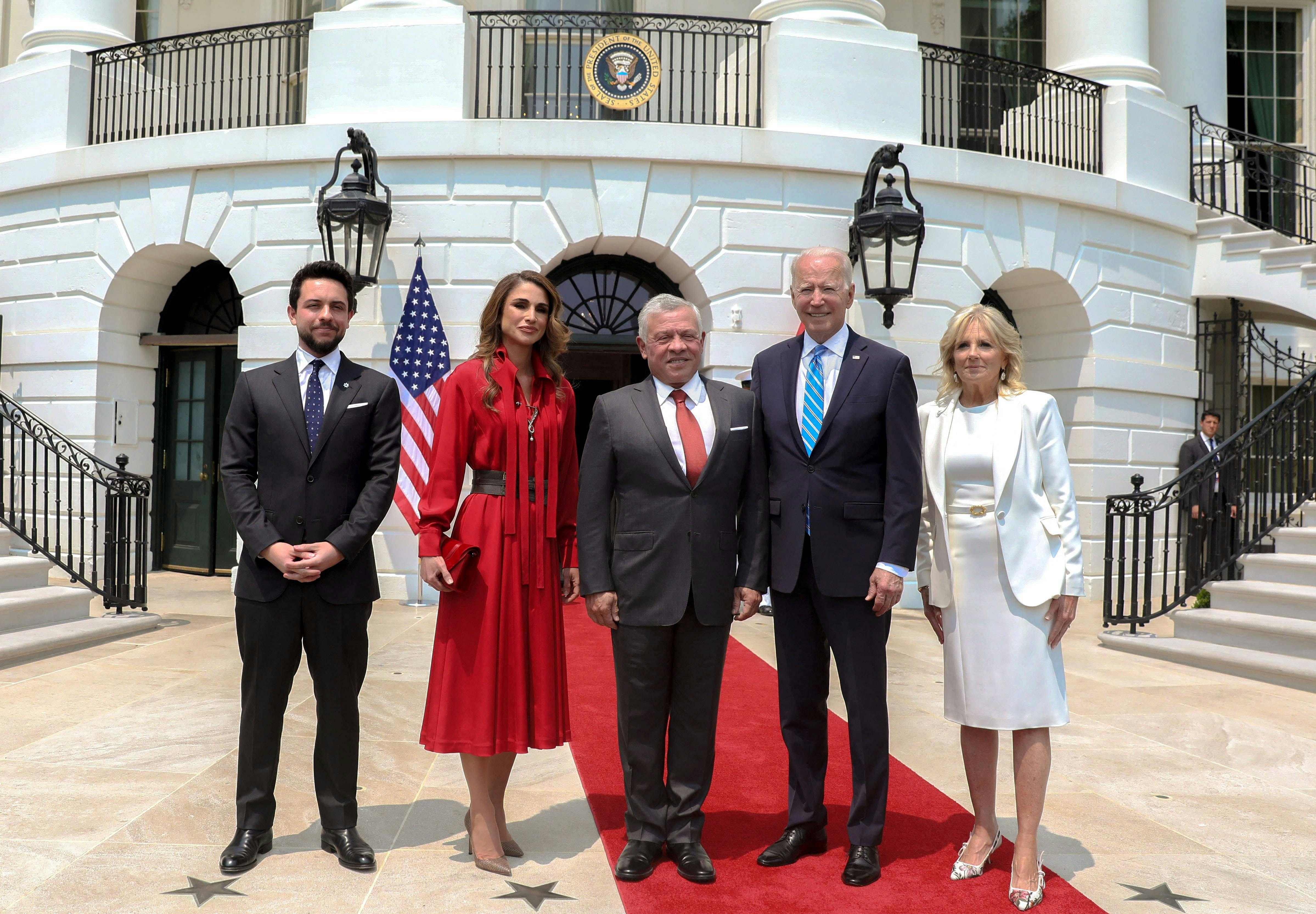 Kronprins Hussein, dronning Rania, kong Abdullah, Joe Biden og Jill Biden i 2021.&nbsp;
