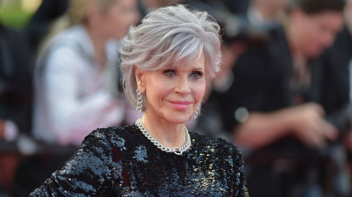 85-årige Jane Fonda på den røde løber til filmfestivalen i Cannes, maj 2023.
