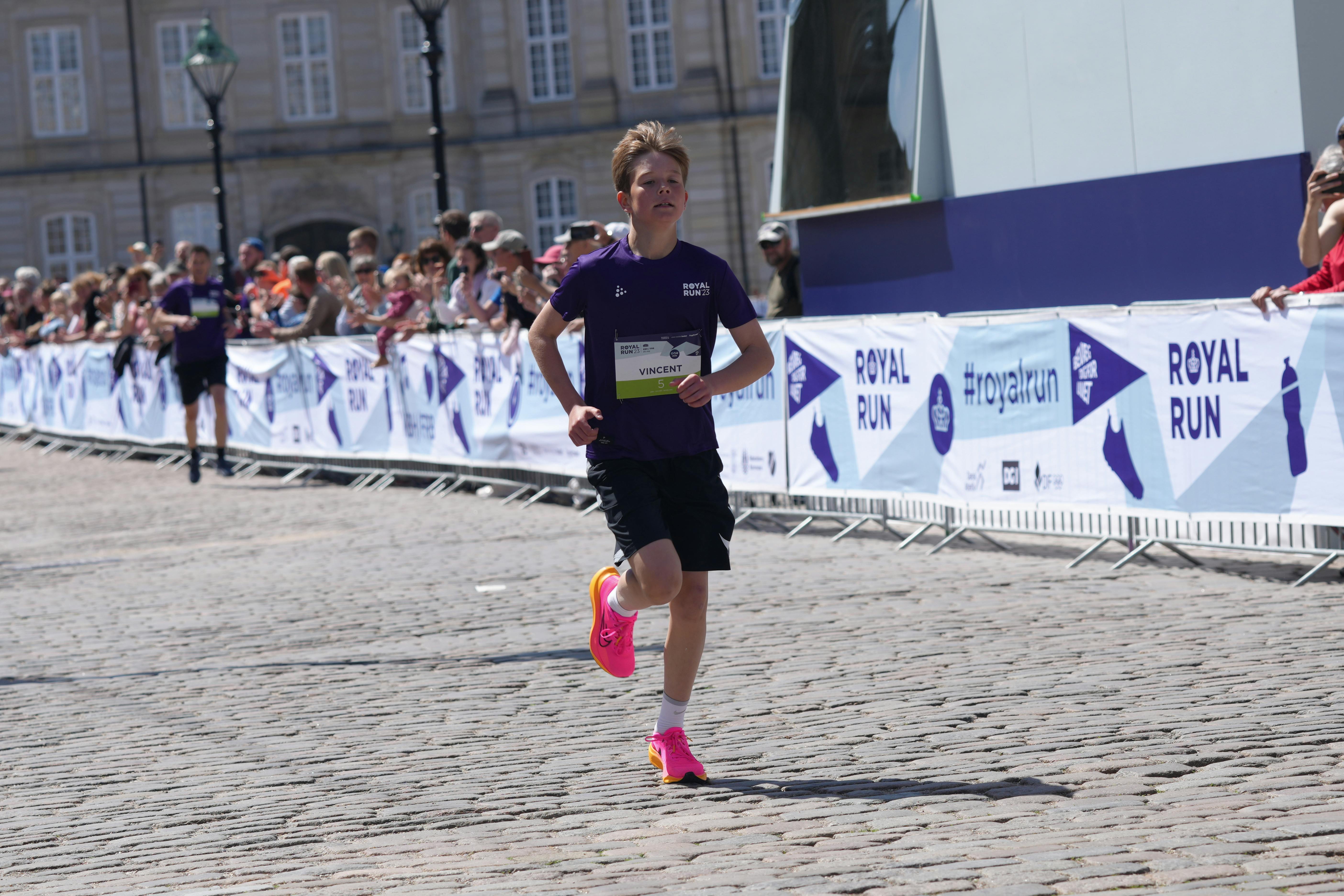 Prins Vincent løb først over målstregen på den 1609 meter lange distance.&nbsp;
