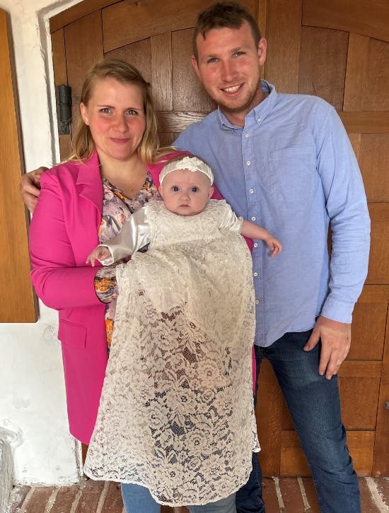Stine og Niels med deres skønne datter, Frida, på dåbsdagen. 