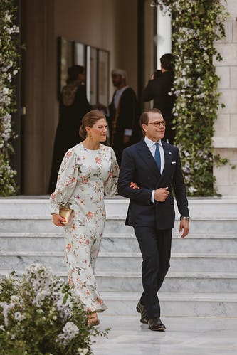 Kronprinsesse Victoria og prins Daniel. Her ses den lille tvist på kronprinsessens nydelige kjole. 