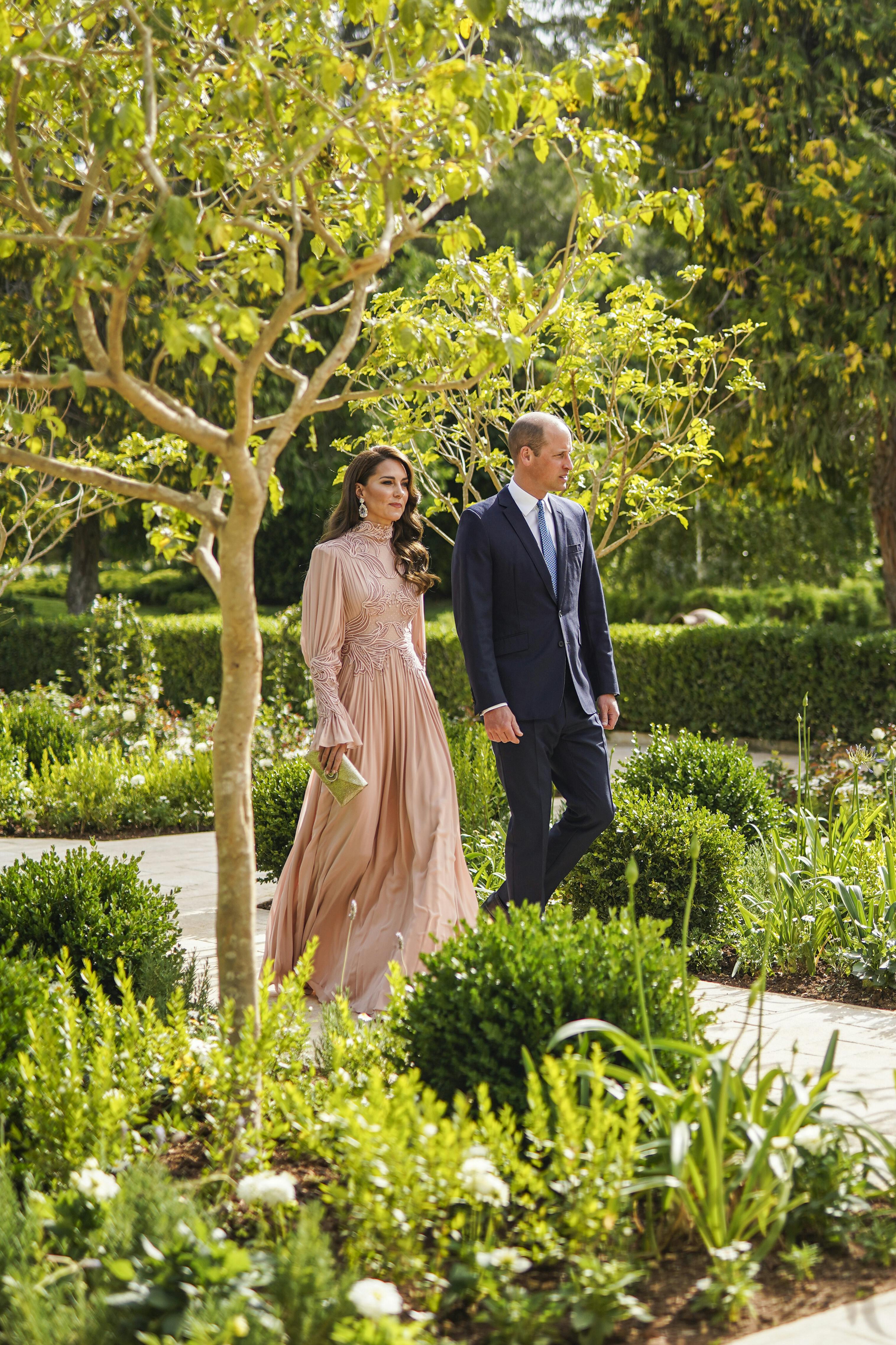 Prinsesse Kate og prins William. Kjolen er af den libanesiske designer Elie Saab.&nbsp;
