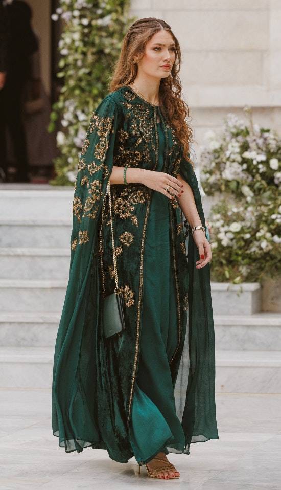 Prinsesse Haalah bint Hashim af Jordan i en detaljerig smaragdgrøn kjole fra Shalky. Hun er barnebarn af dronning Noor og kong Hussein, far til kong Abdullah.&nbsp;
