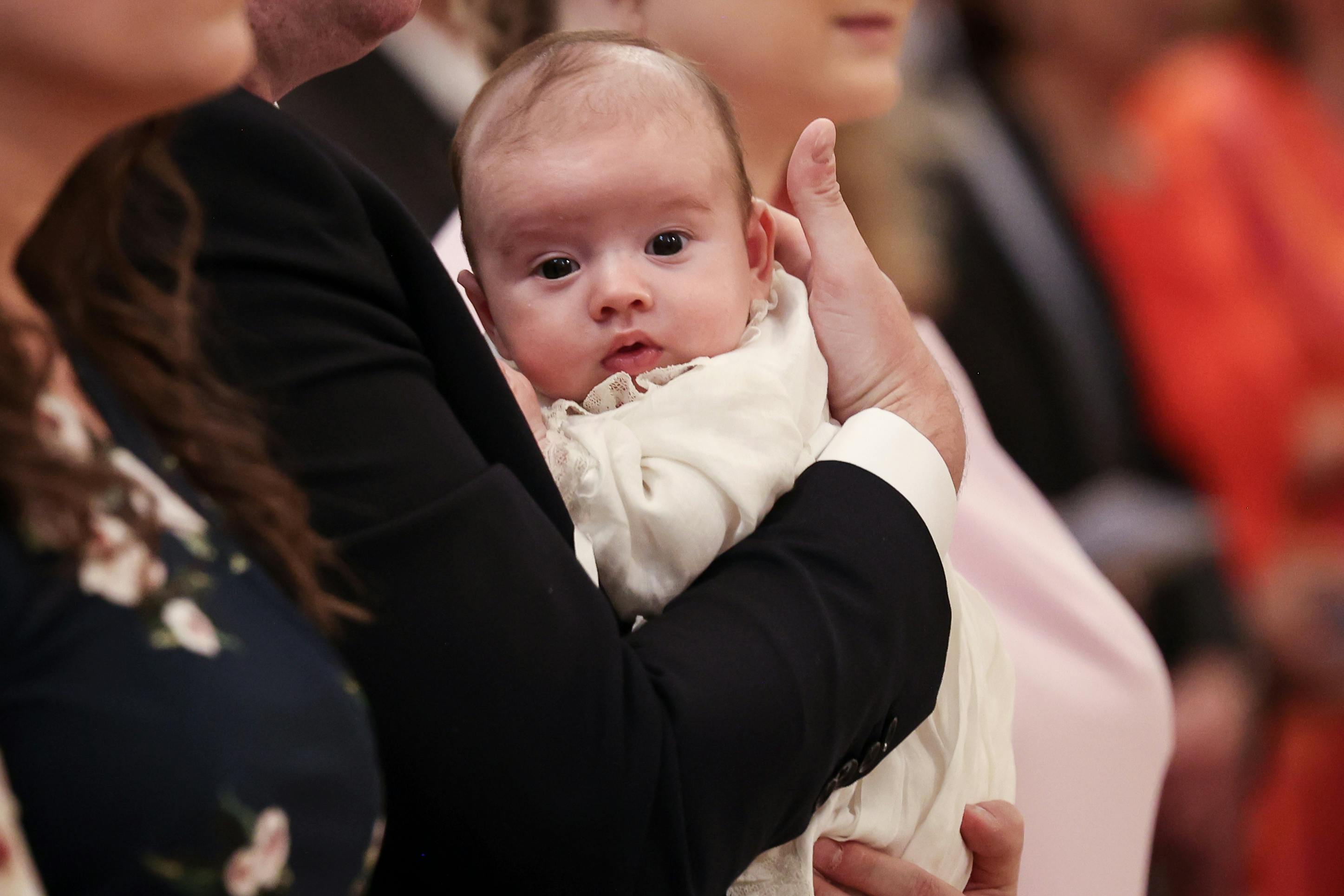 Prins François er blevet døbt ved en kongelig barnedåb