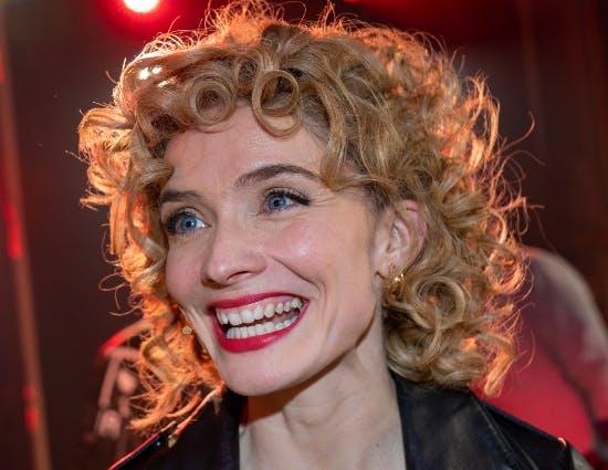 Neel Rønholt som Sandy i musicalen "Grease".