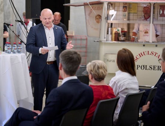 Rejsegildet bød på både pølser og tale fra blandt andre regionsrådsformand Lars Gaardhøj. 