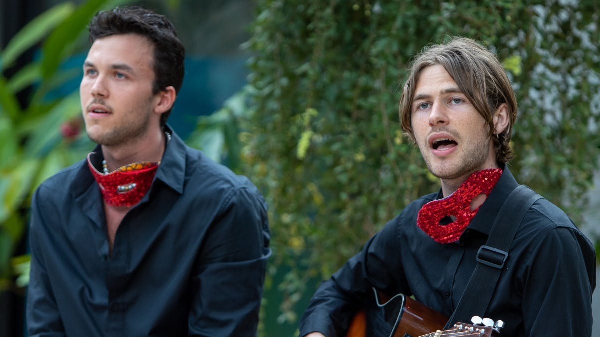 Boris Hiort og Markus Brandt synger "Tættere på" forud for torsdagens roseceremoni. Efterfølgende har Boris og Markus udgivet singlen, ligesom sidstnævnte har underskrevet en pladekontrakt med Universal Music.&nbsp;
