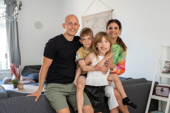 Mille sammen med sin mor og far, Nadia og Thomas, samt lillebror Felix. 