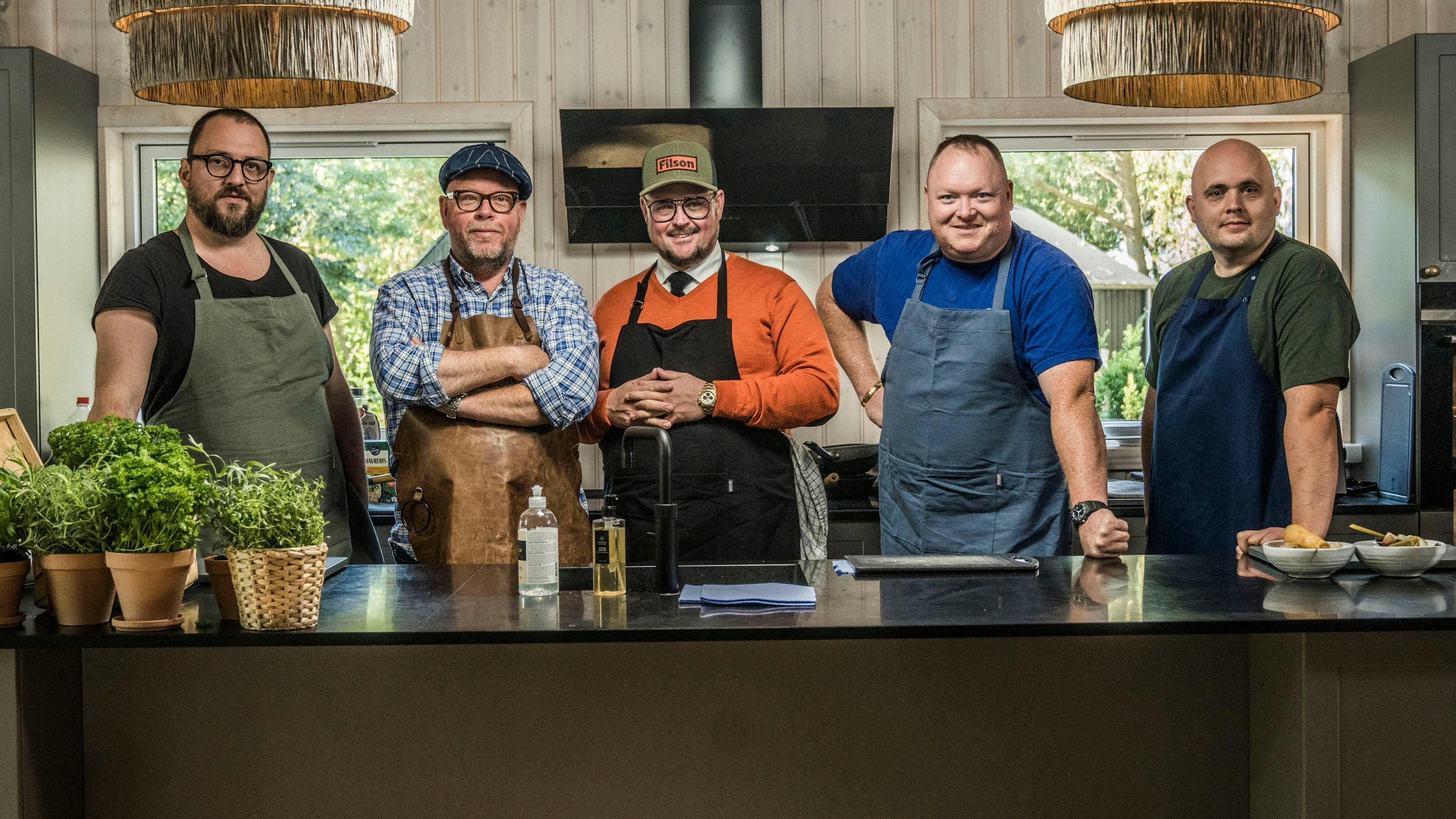 "Fem fede kokke" på TV Fri i 2021 med Claus Holm, Jesper Julian Møller, Jesper Græm, Tommy Fischer og Magnus Sonne
