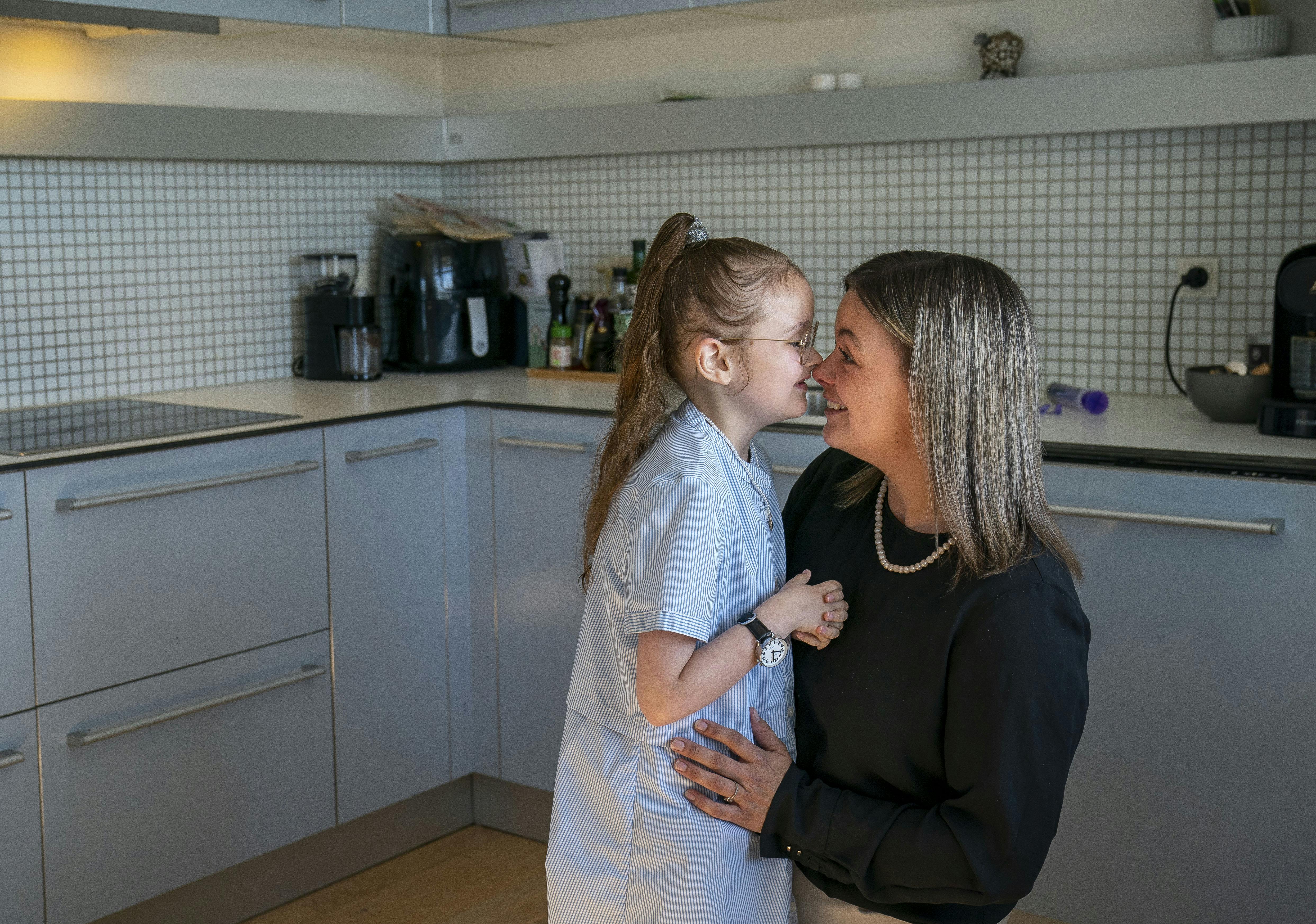 Isabella og Rikke fra "De sjældne danskere"