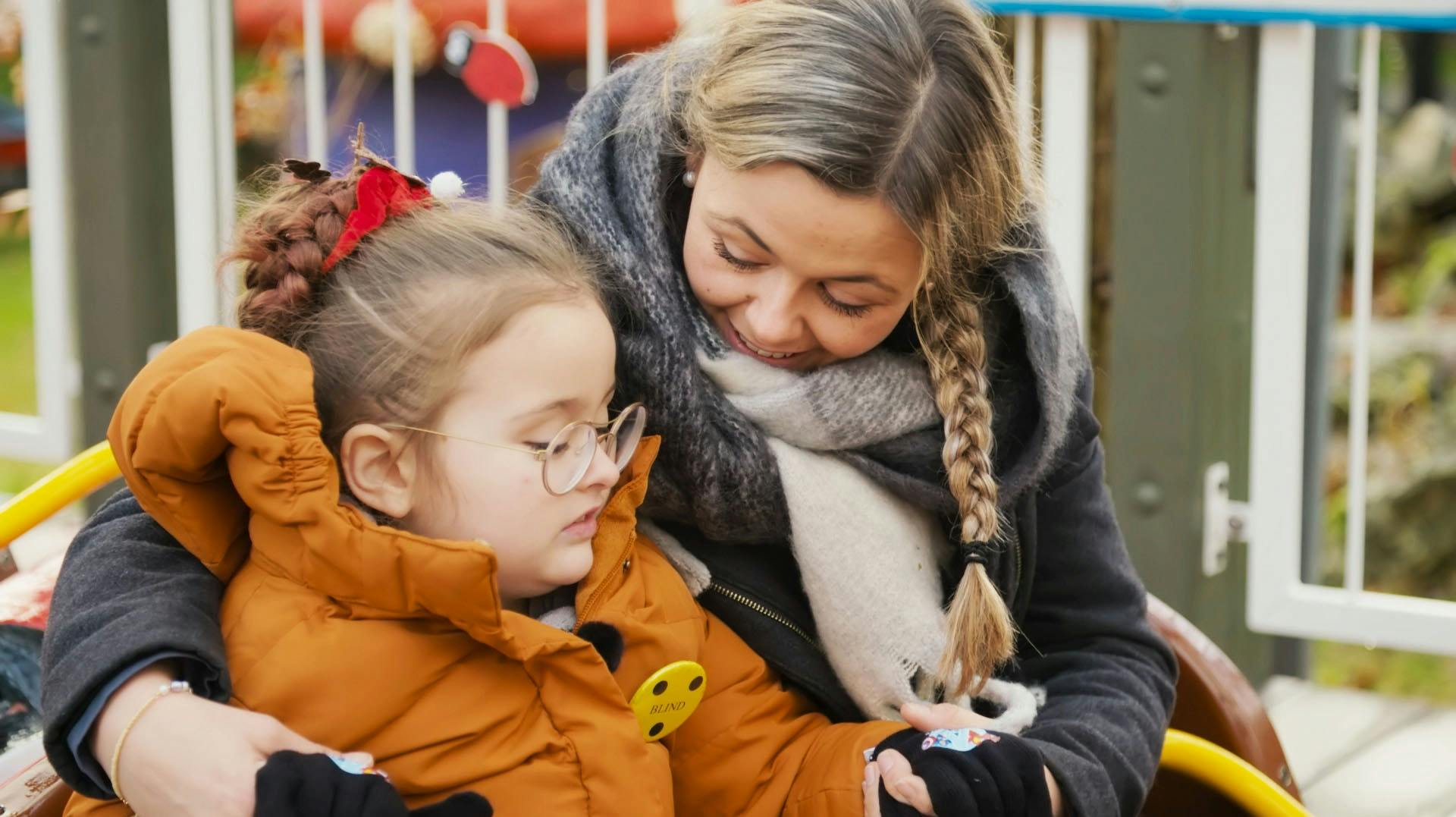 Isabella og Rikke fra "De sjældne danskere". 