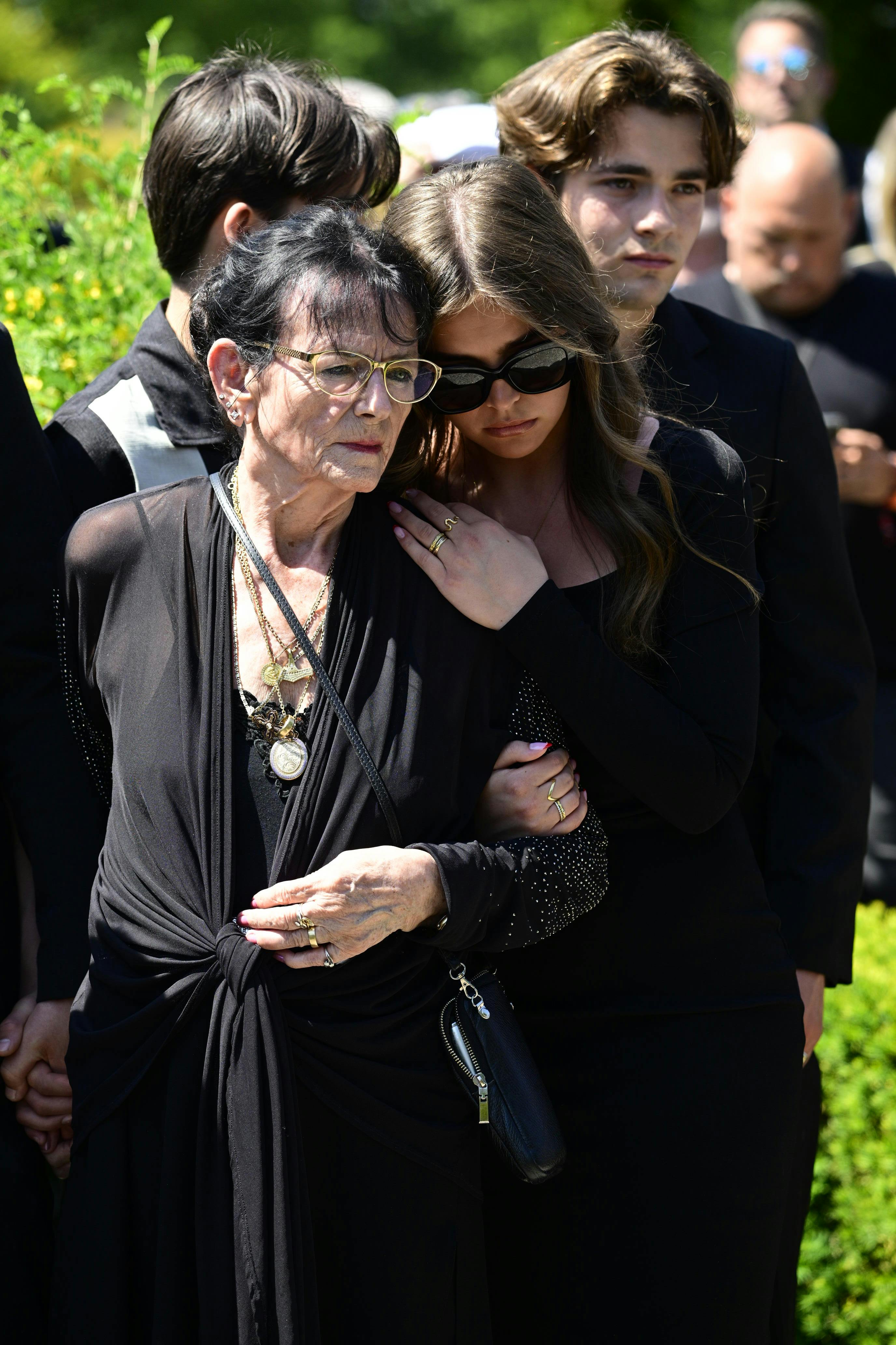 June Belli med barnebarnet Cecilie. 