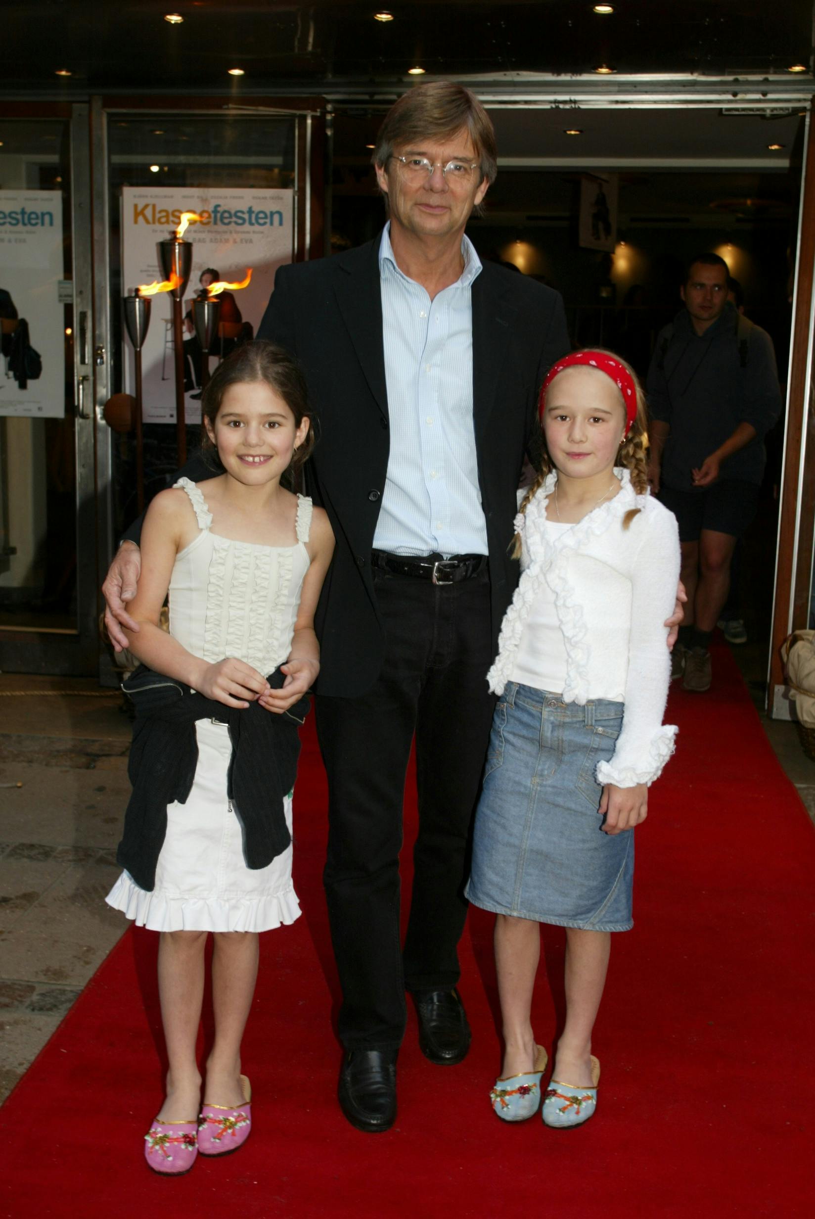 Bille August med døtrene Asta og Alba i 2005.
