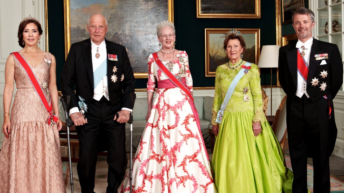 Kronprinsesse Mary, kong Harald, dronning Margrethe, dronning Sonja og kronprins Frederik.&nbsp;