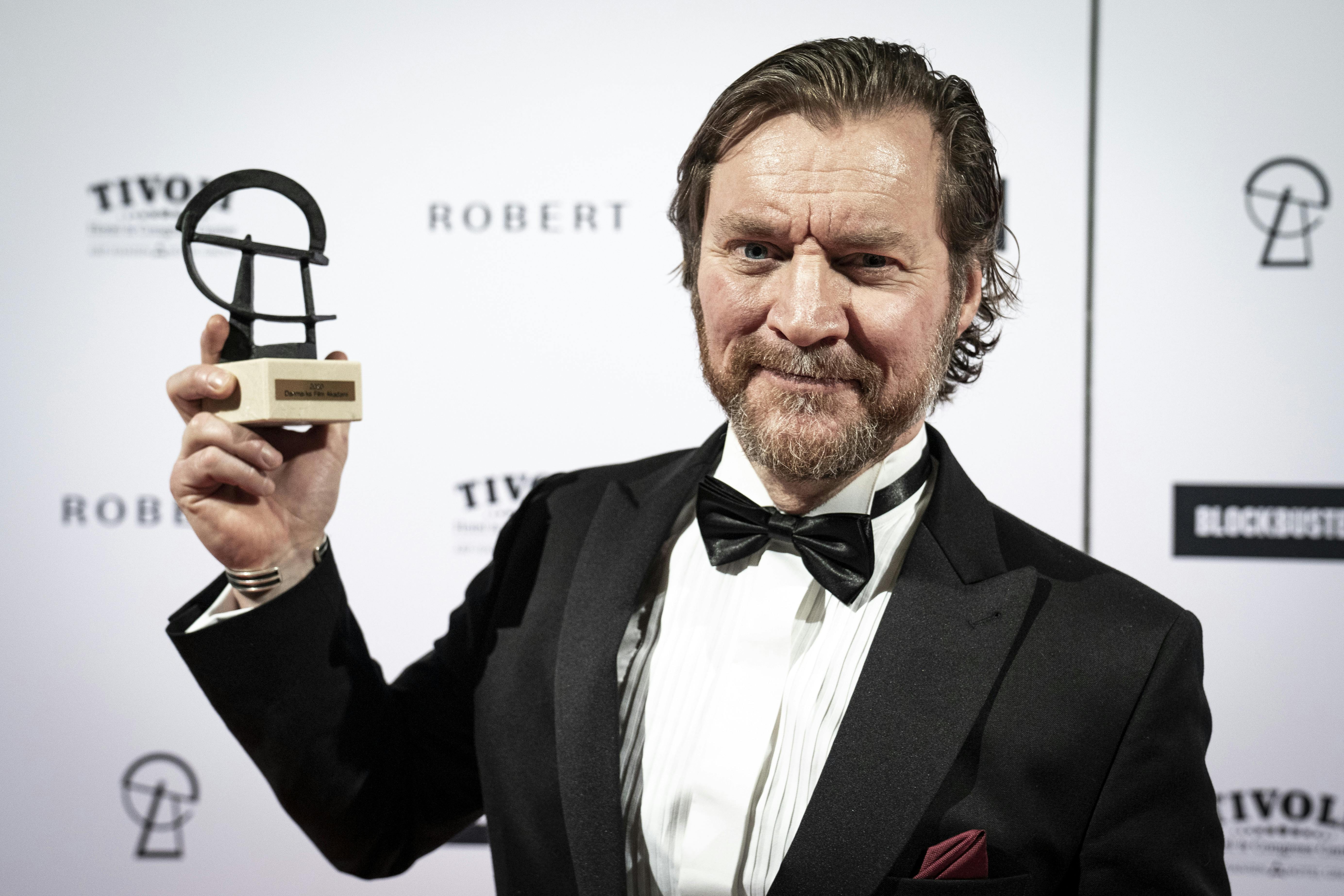 Magnus Krepper vandt i 2020 er Robert for "Årets mandlige birolle" for sin rolle i "Dronningen". 