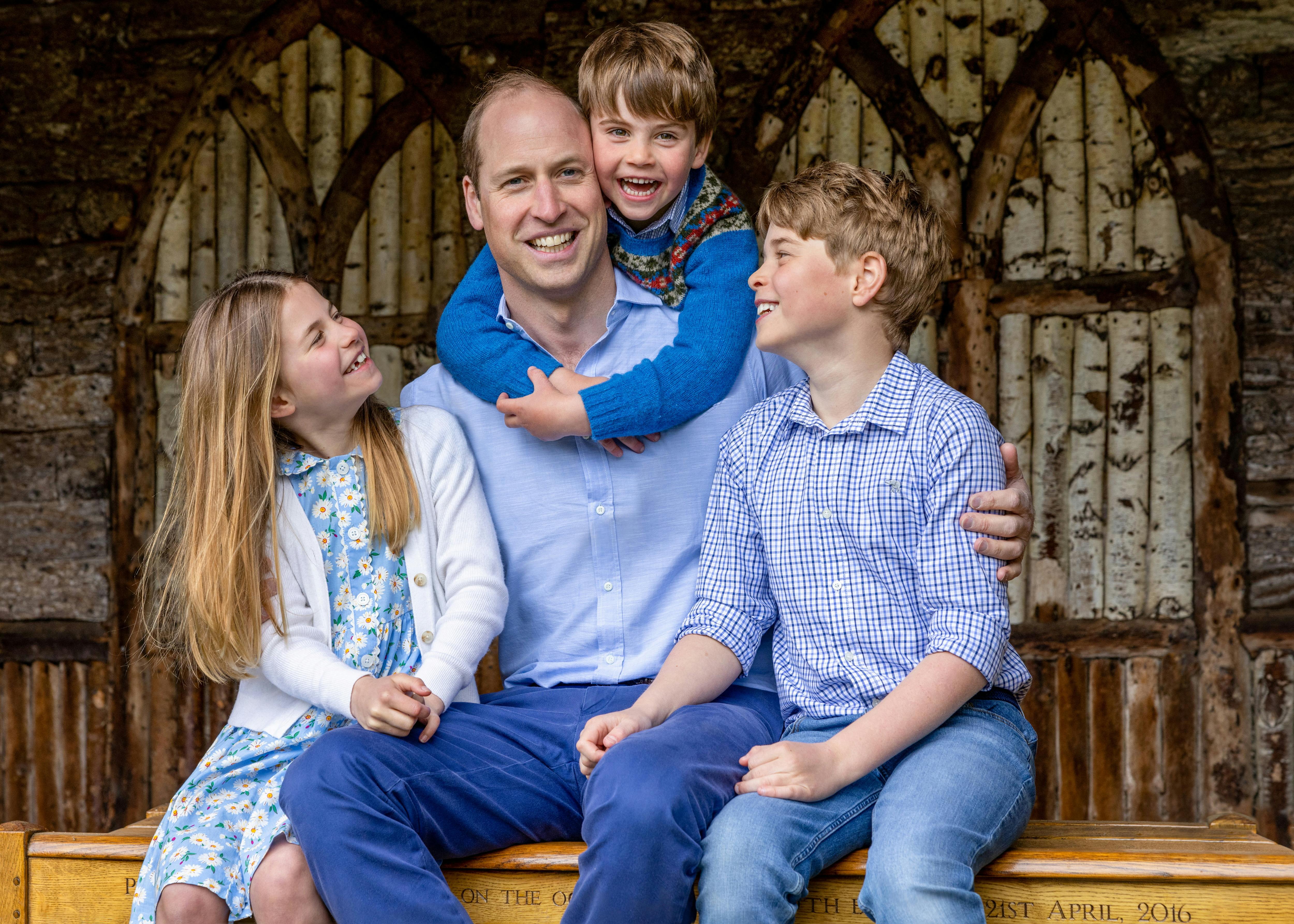 Nyt Fars dag-billede med prins William med hans tre børn i 2023.&nbsp;
