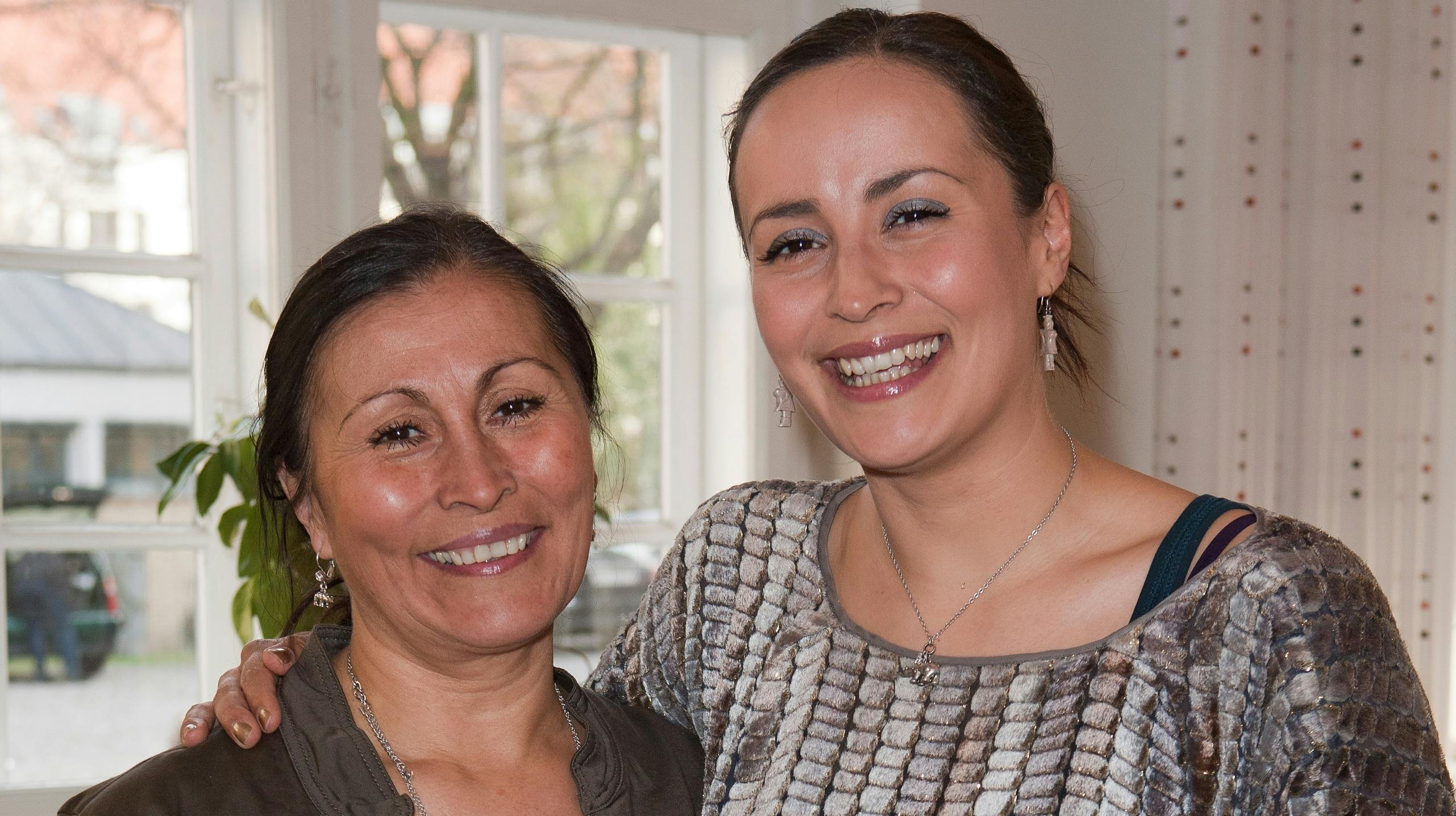 Julie Berthelsen og hendes mor.