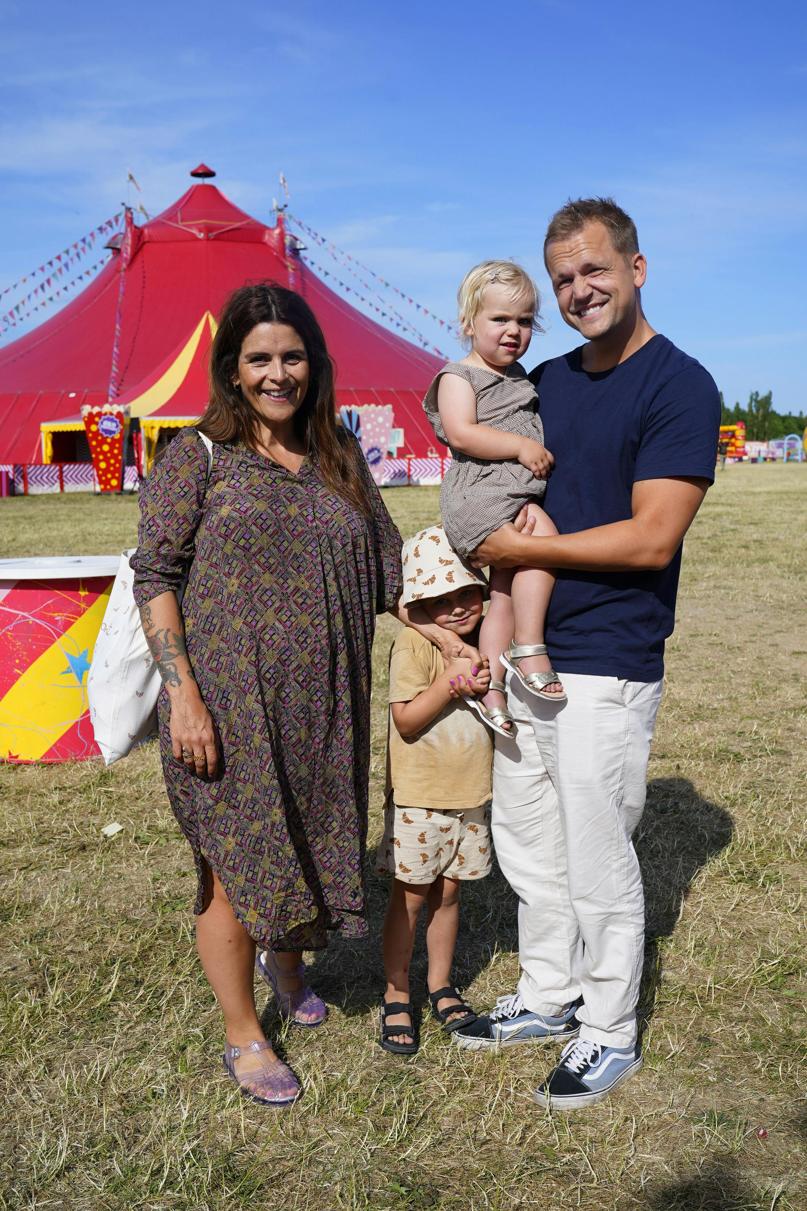 Petra Nagel med Asbjørn og deres to børn Pelle og Rosa