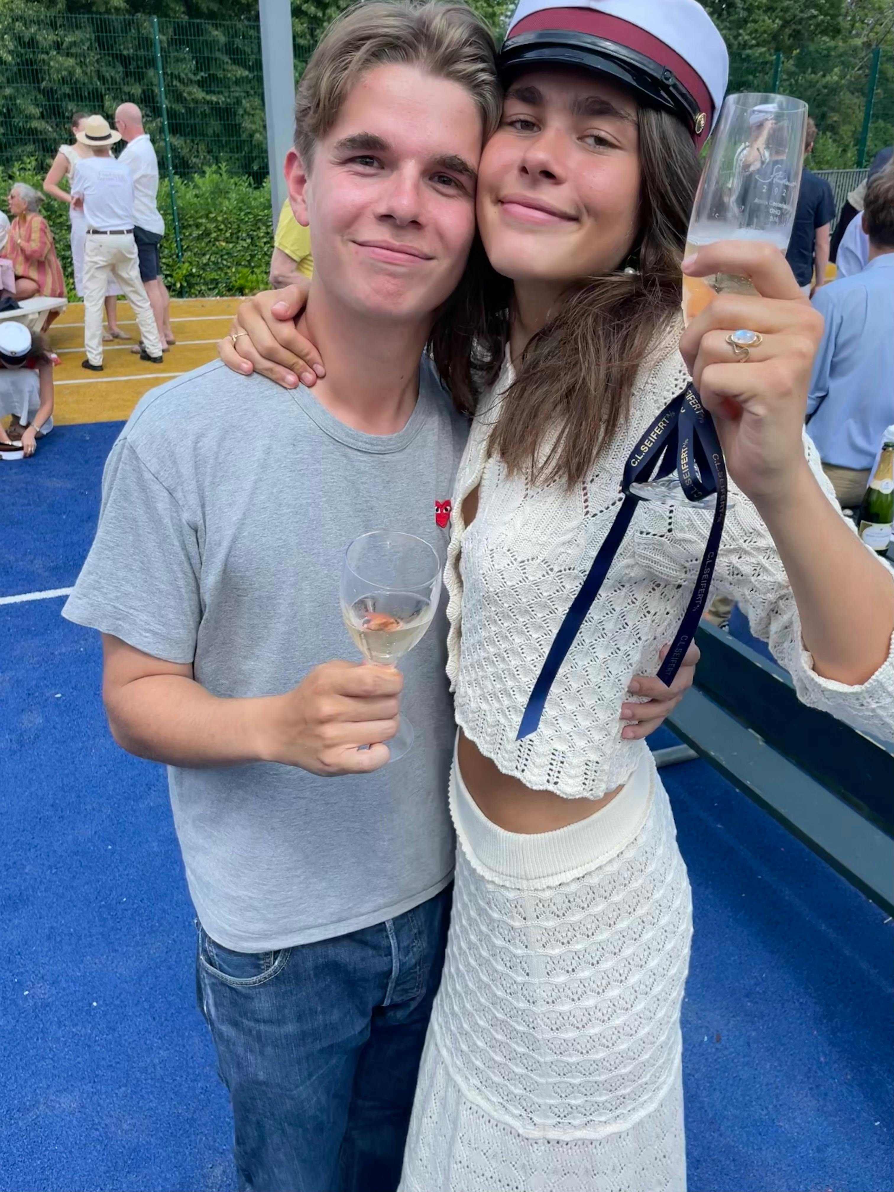 Ellen Hillingsøs børn, Anna og Thomas Castenskiold, på Annas store dag. 