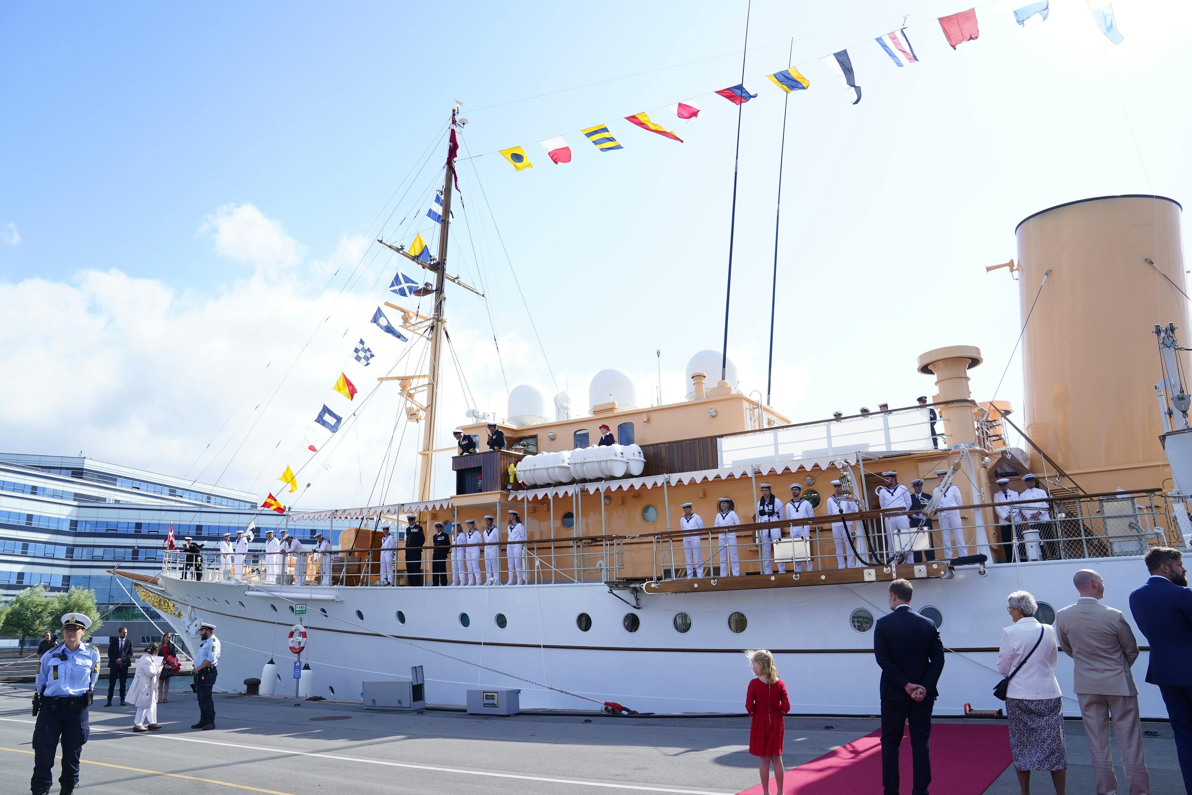 Dronning Margrethe ankommer til Aarhus
