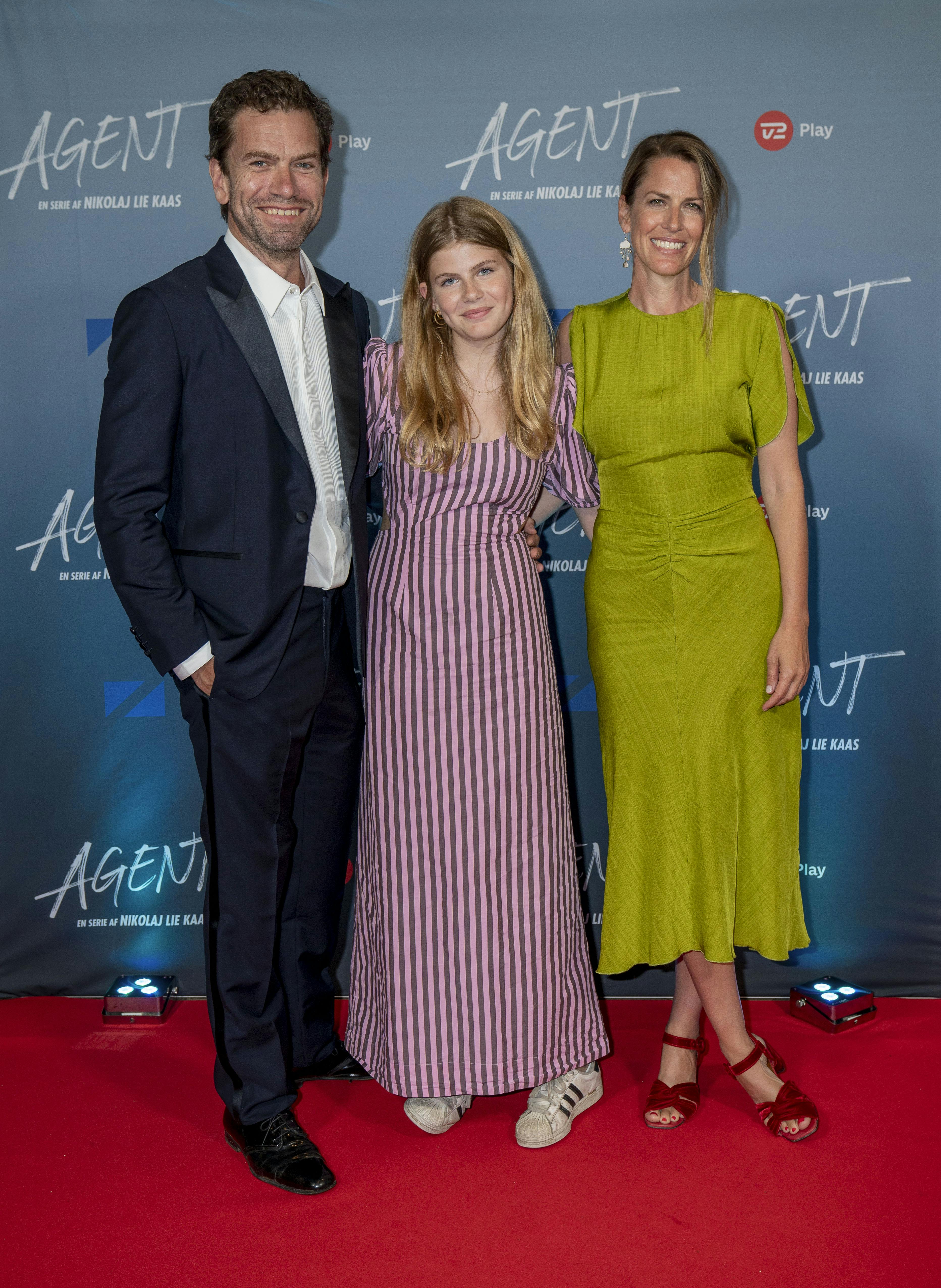 Nikolaj Lie Kaas med datteren Esther og hustru Anne