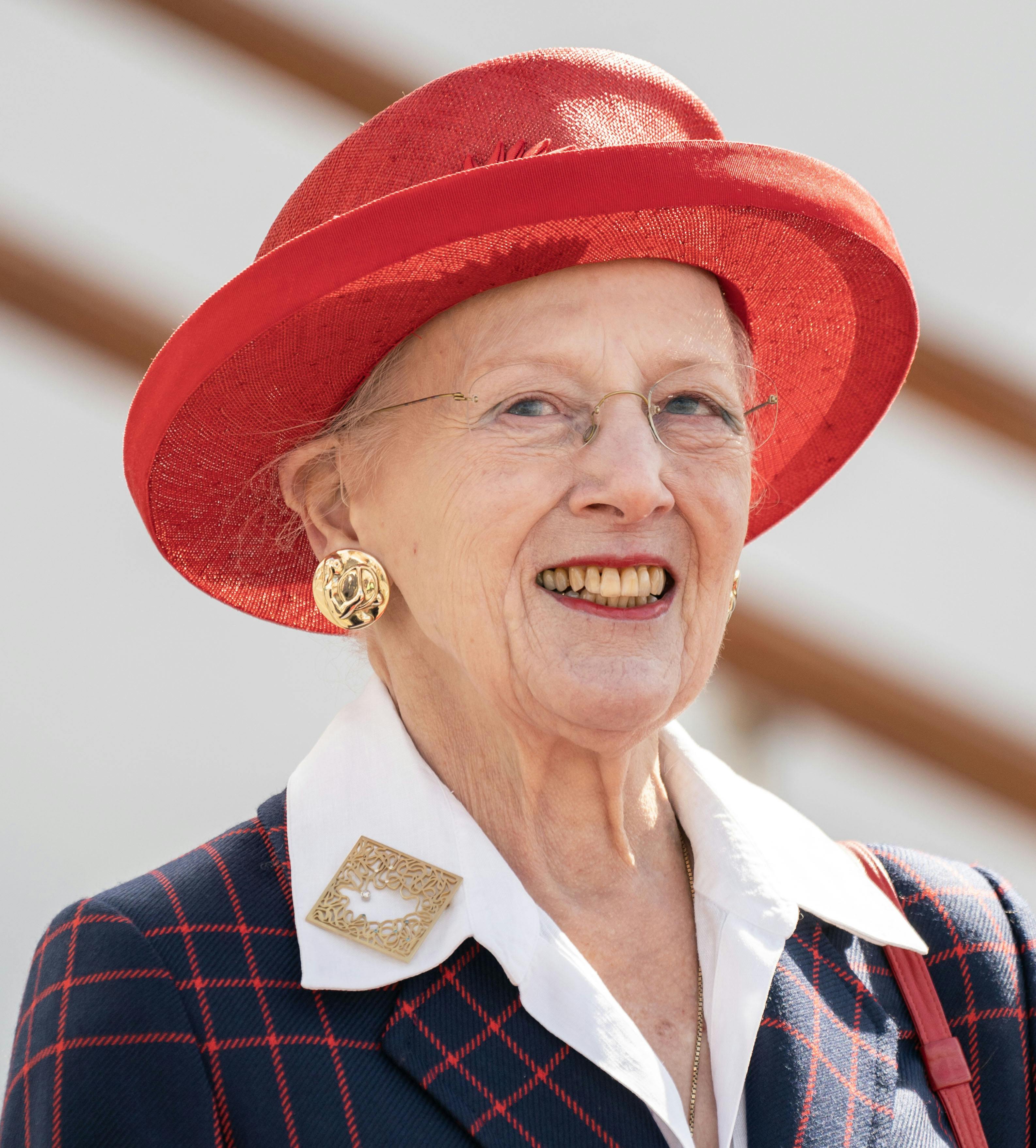 Dronning Margrethe med den smukke broche.
