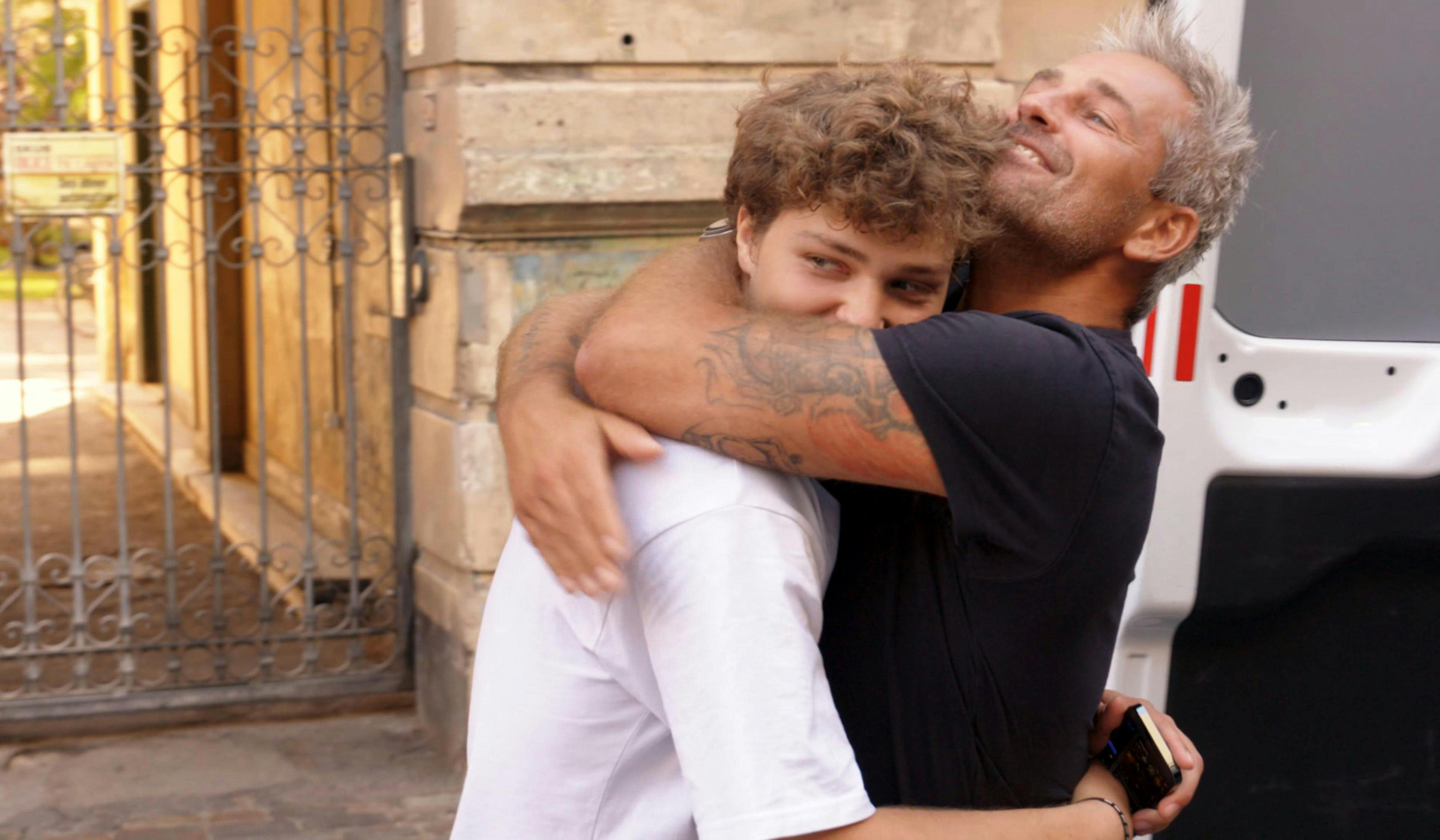 Oscar og Oliver Bjerrehuus på dagen, hvor Oscar flytter hjemmefra, der blev vist i DR-programmet "Mere voksen end Bjerrehuus".  