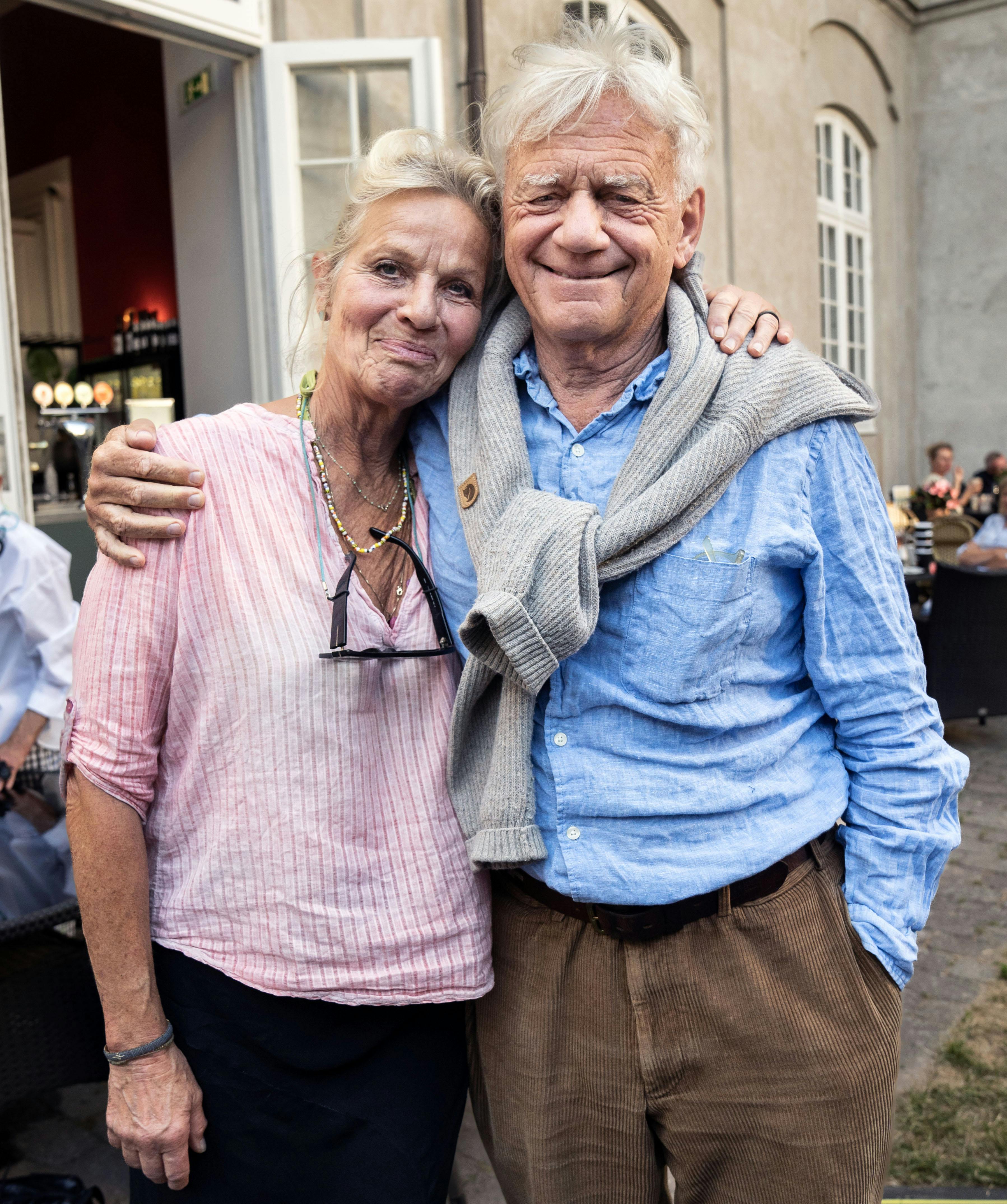 Benedikte Hansen med kæresten Ole til premiere på Grønnegårds Teatret. 