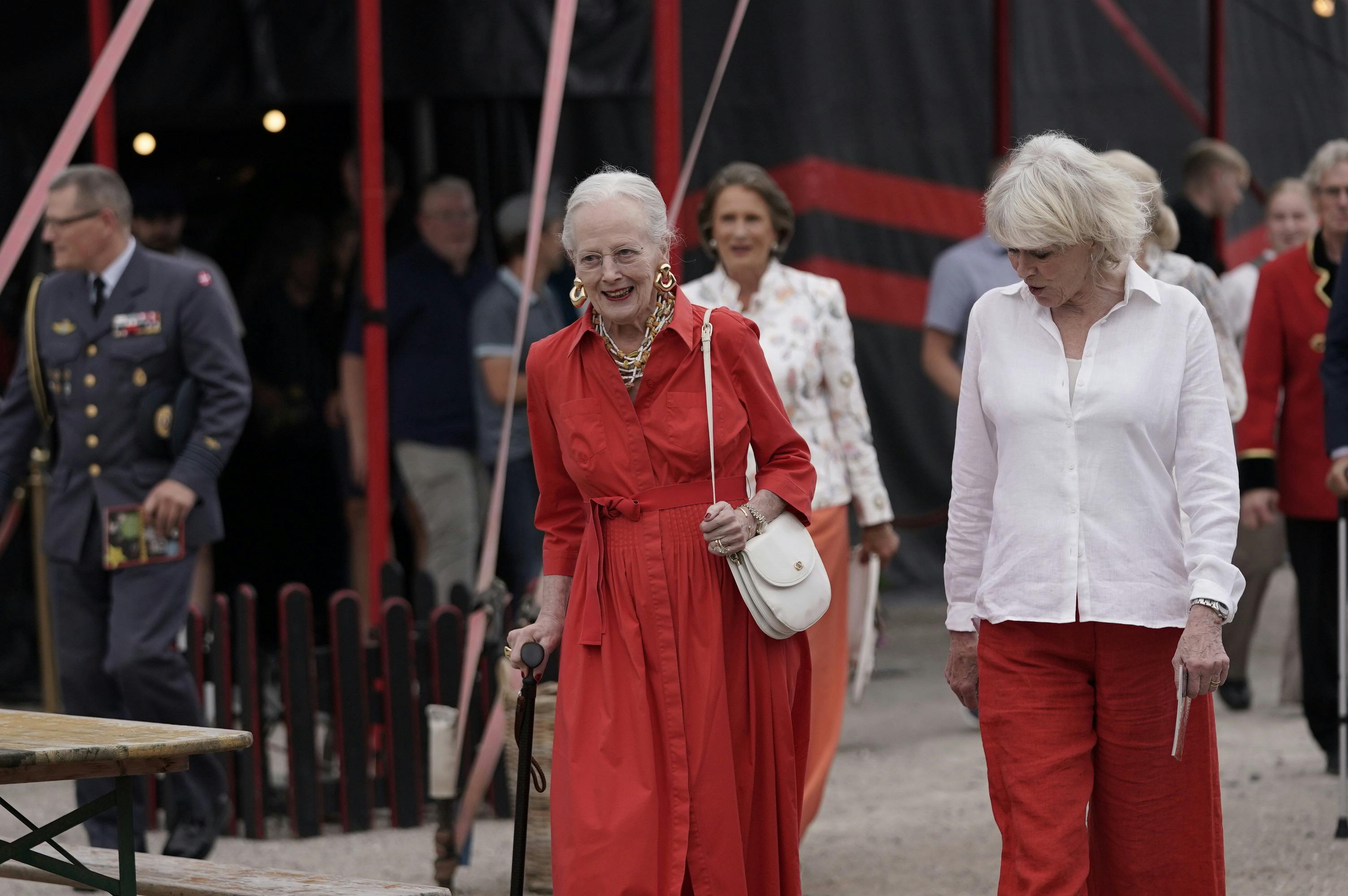 Dronning Margrethe og Lisbet Lundquist
