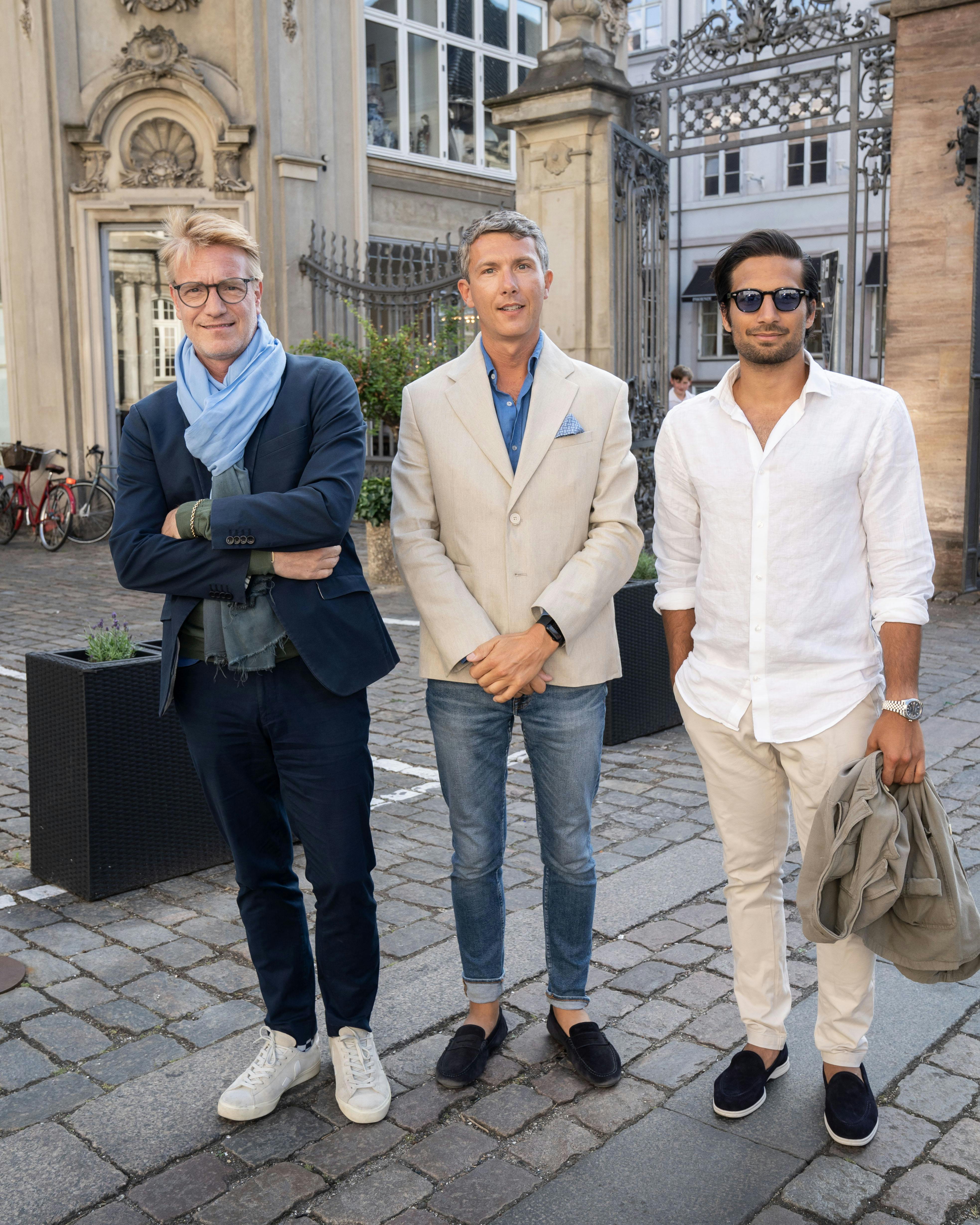 Nikolaj Hübbe til premiere med prins Henriks nevø Charles Henri-Keller, som står i midten. 