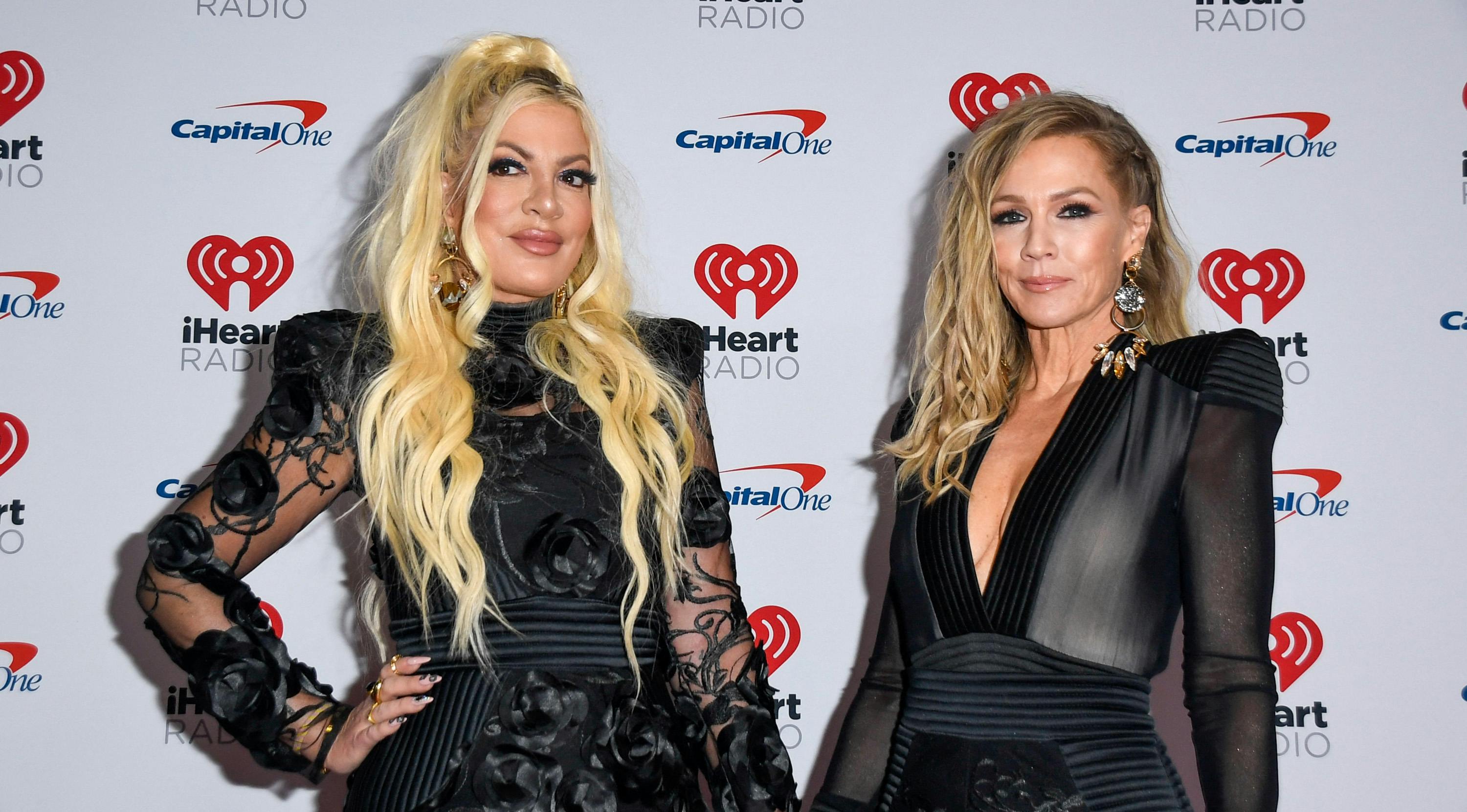 Tori Spelling og Jennie Garth. 
