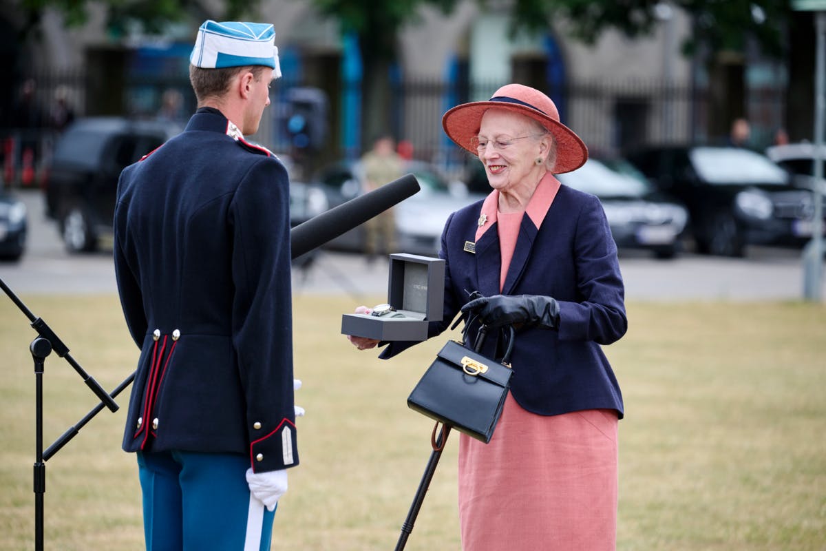 Dronning Margrethe overrækker "Dronningens Ur".&nbsp;
