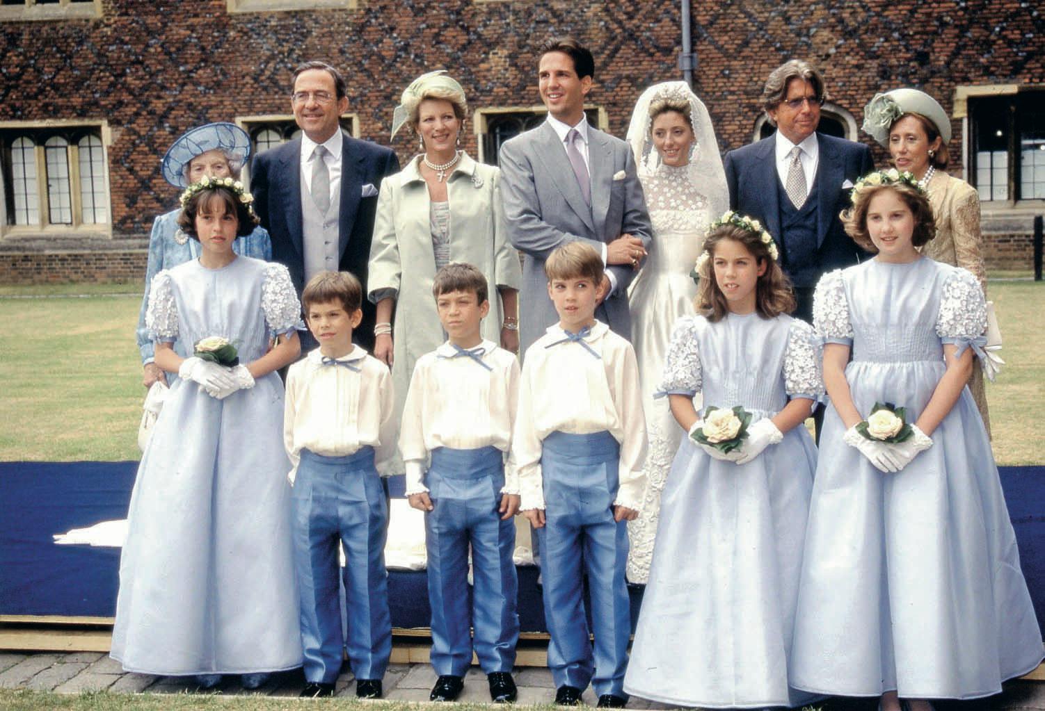 Brudeparret sammen med blandt andre deres forældre, Robert Warren Miller og Chantal Pesates samt dronning Anne-Marie og kong Konstantin.
