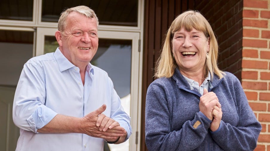 Kærligheden strålede ud af&nbsp;Lars og Sólrun Løkke Rasmussen på deres sølvbryllupsdag den 4. juli 2023
