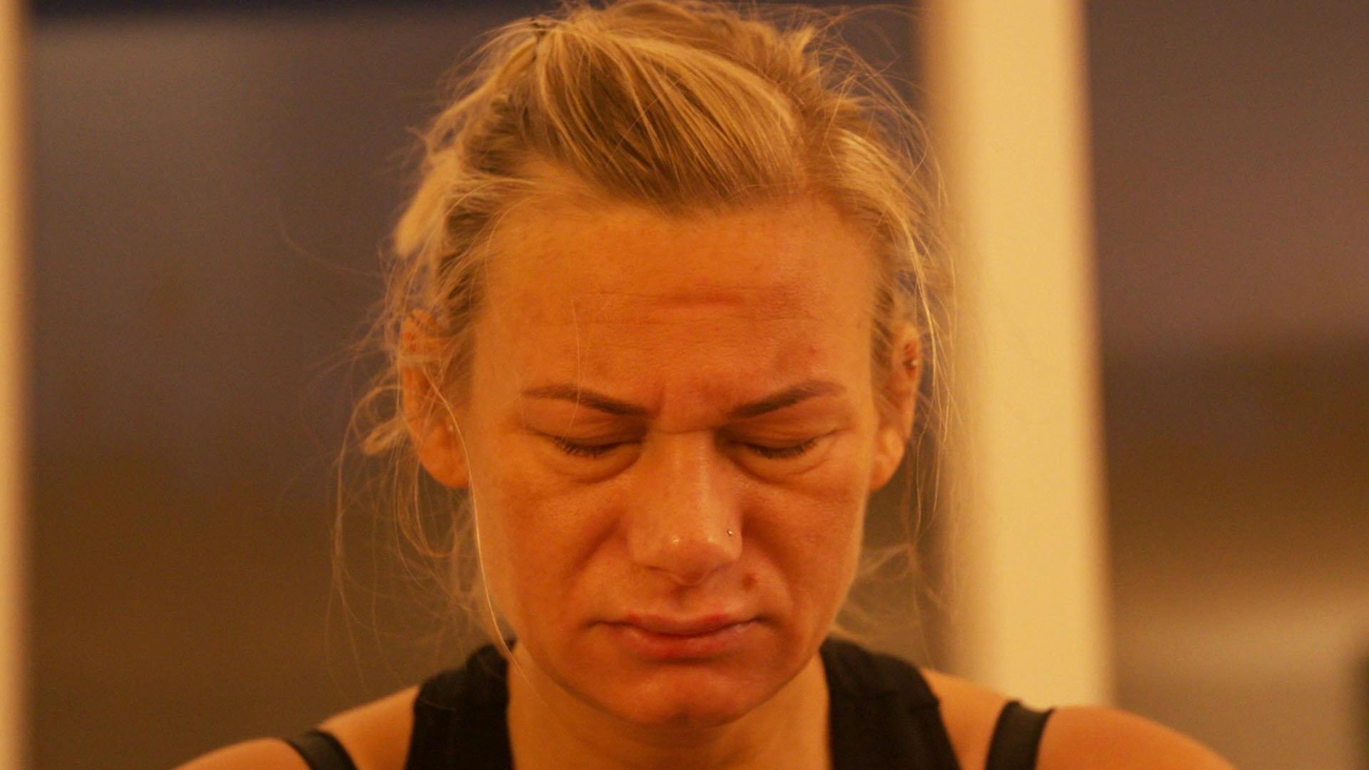 Stine Sara havde en voldsom reaktion, hvor hun blandt andet kastede op. 