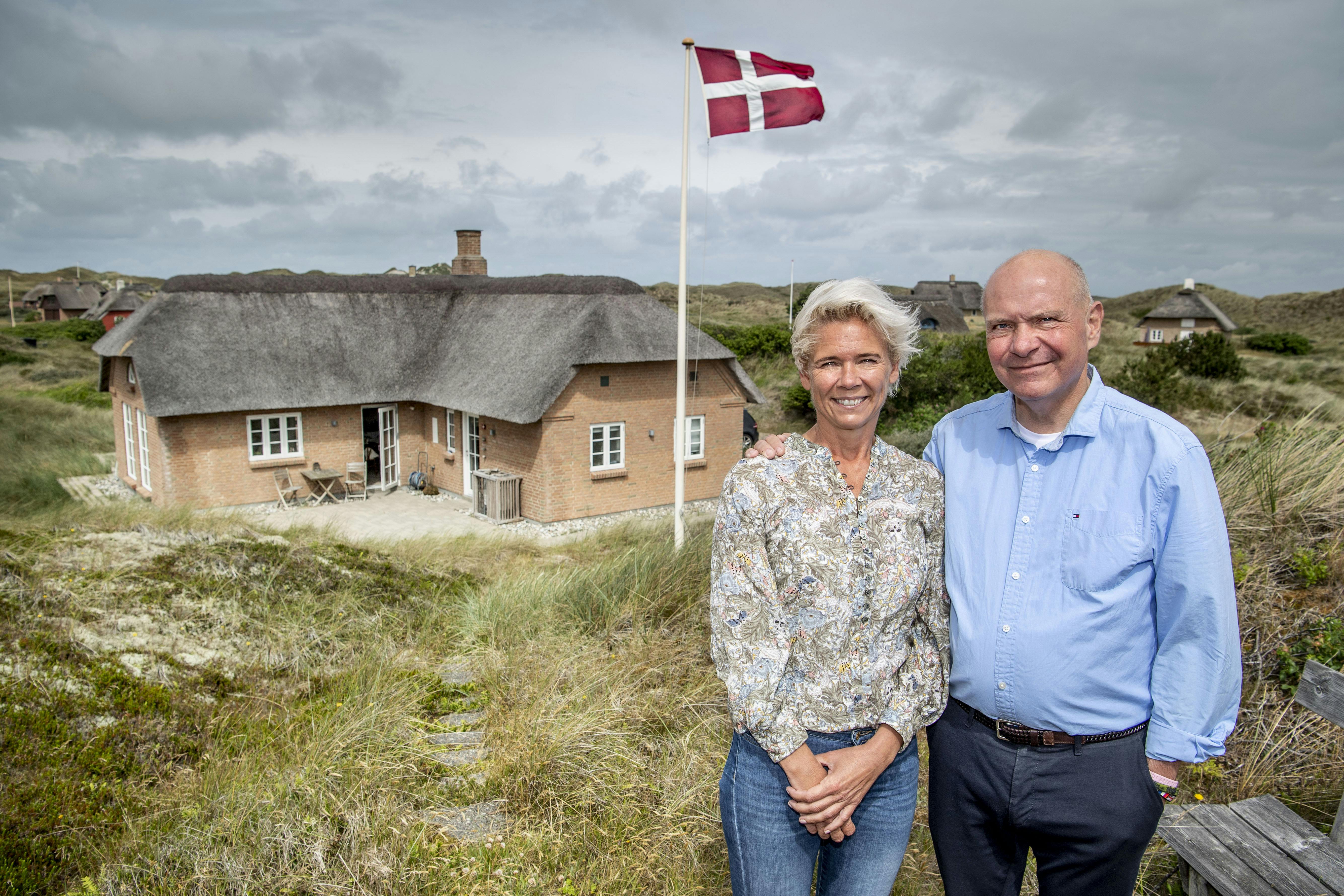 Folketingets formand, Søren Gade, i hans sommerhus i Vedersø sammen med sin nye kæreste Marianne. 