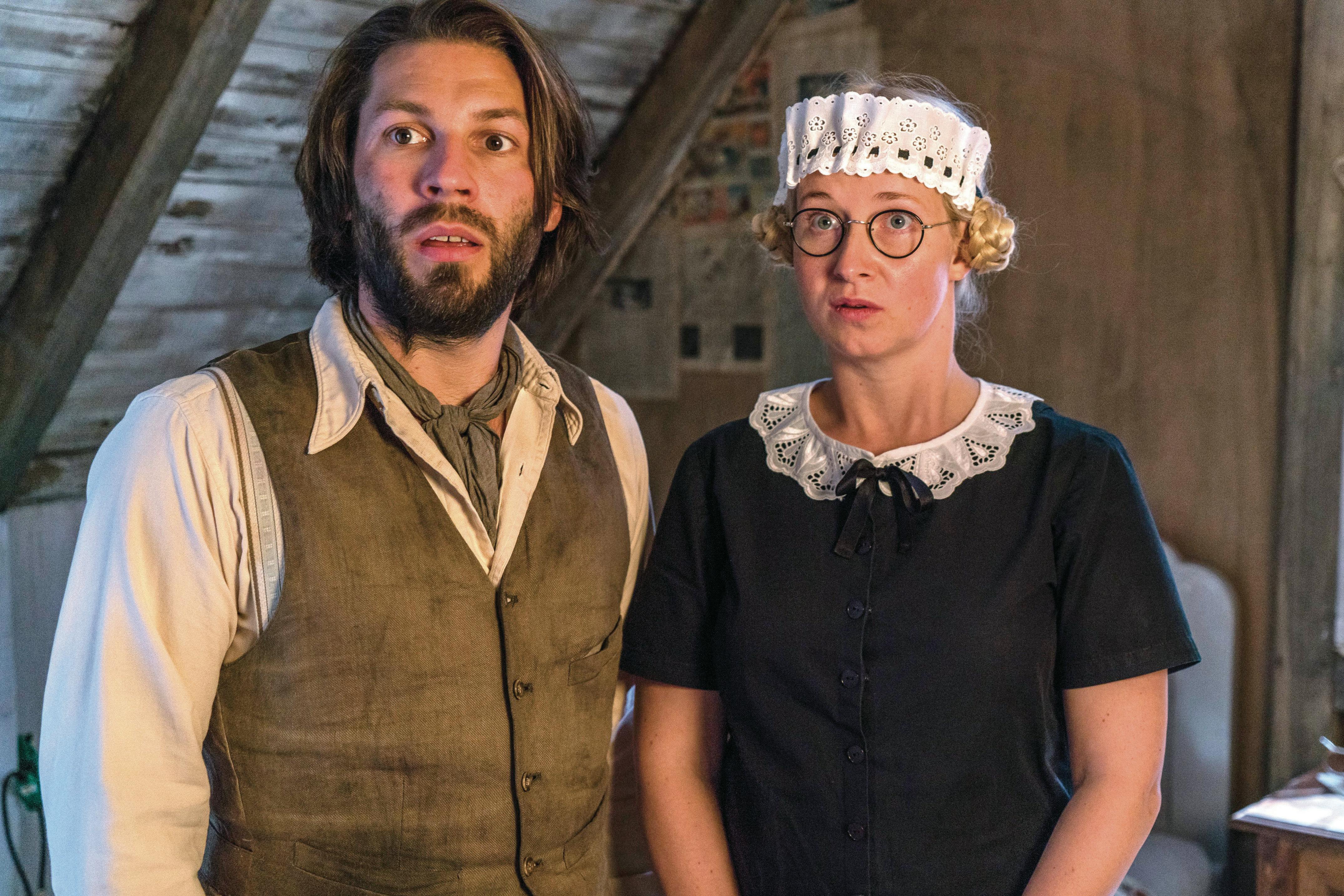 Valter (Simon Stenspil) og Edith (Ulla Vejby) i "Badehotellet".