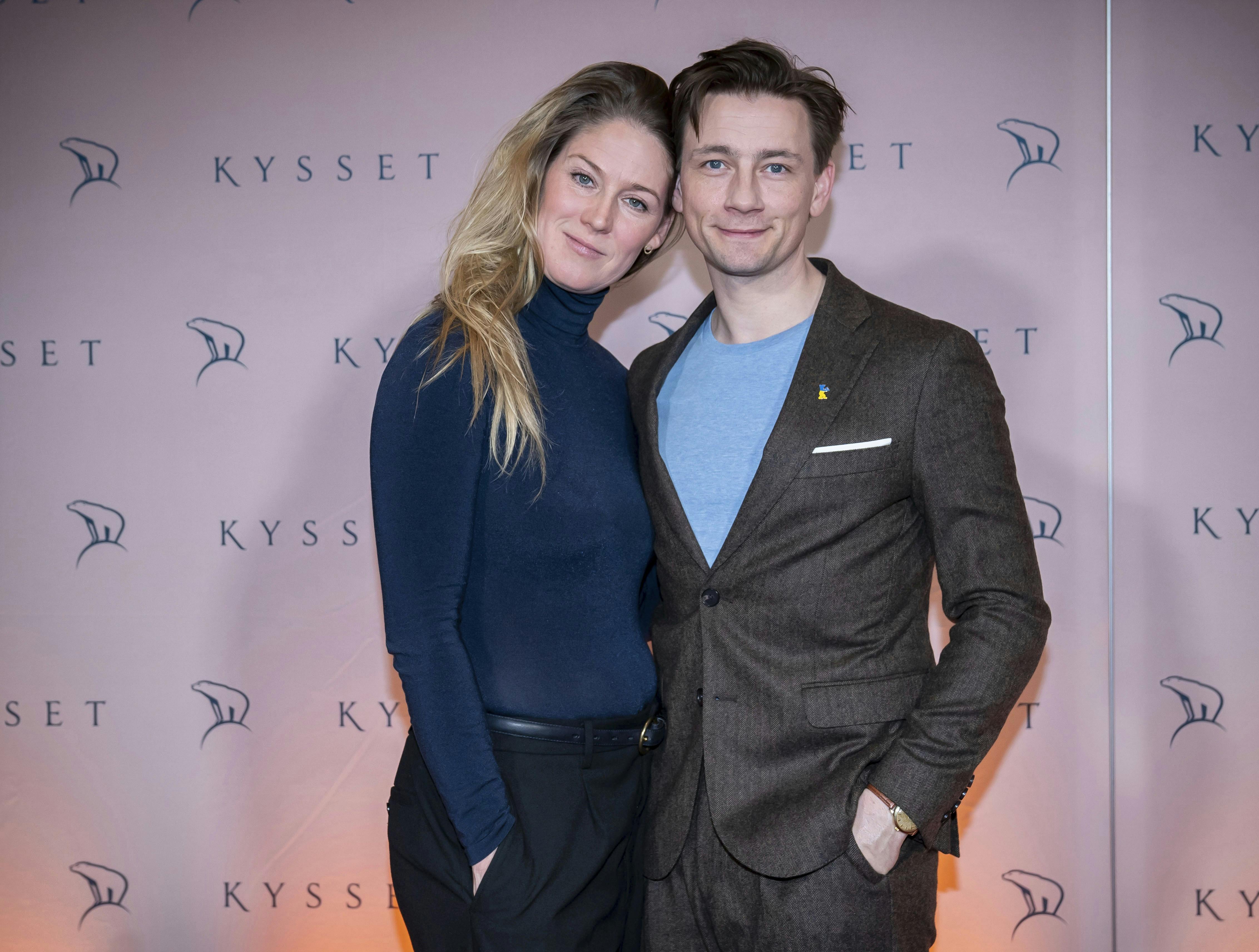 Esben Smed med sin hustru, Line, til gallapremiere på "Kysset" i Imperial. 