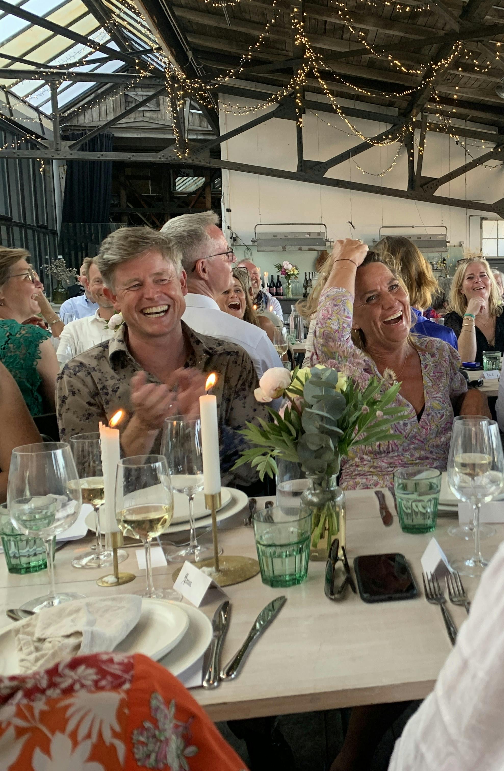 Caspar Phillipson og hustruen under middagen. 