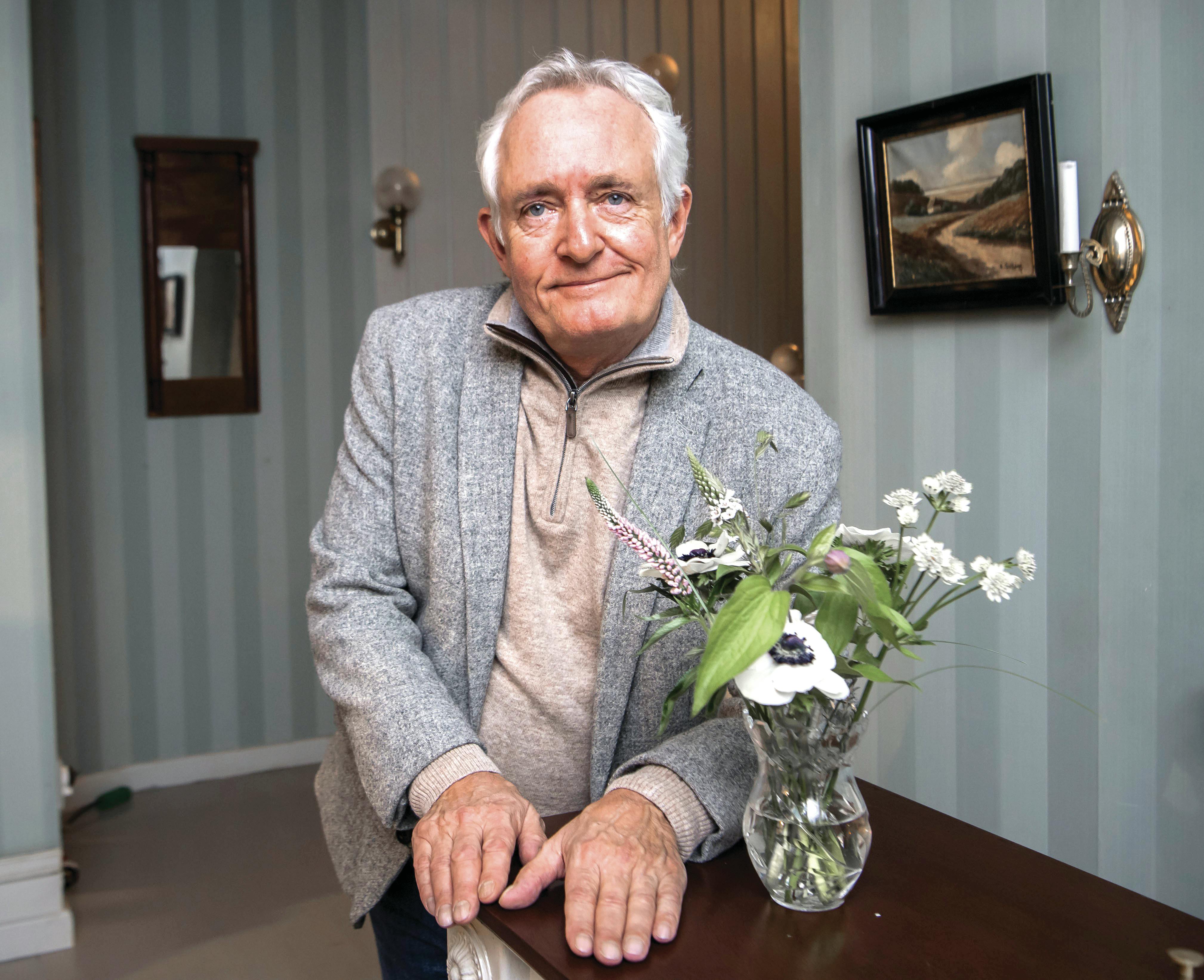 Peter Hesse Overgaard spiller rollen som Hr. Aurland i "Badehotellet". 