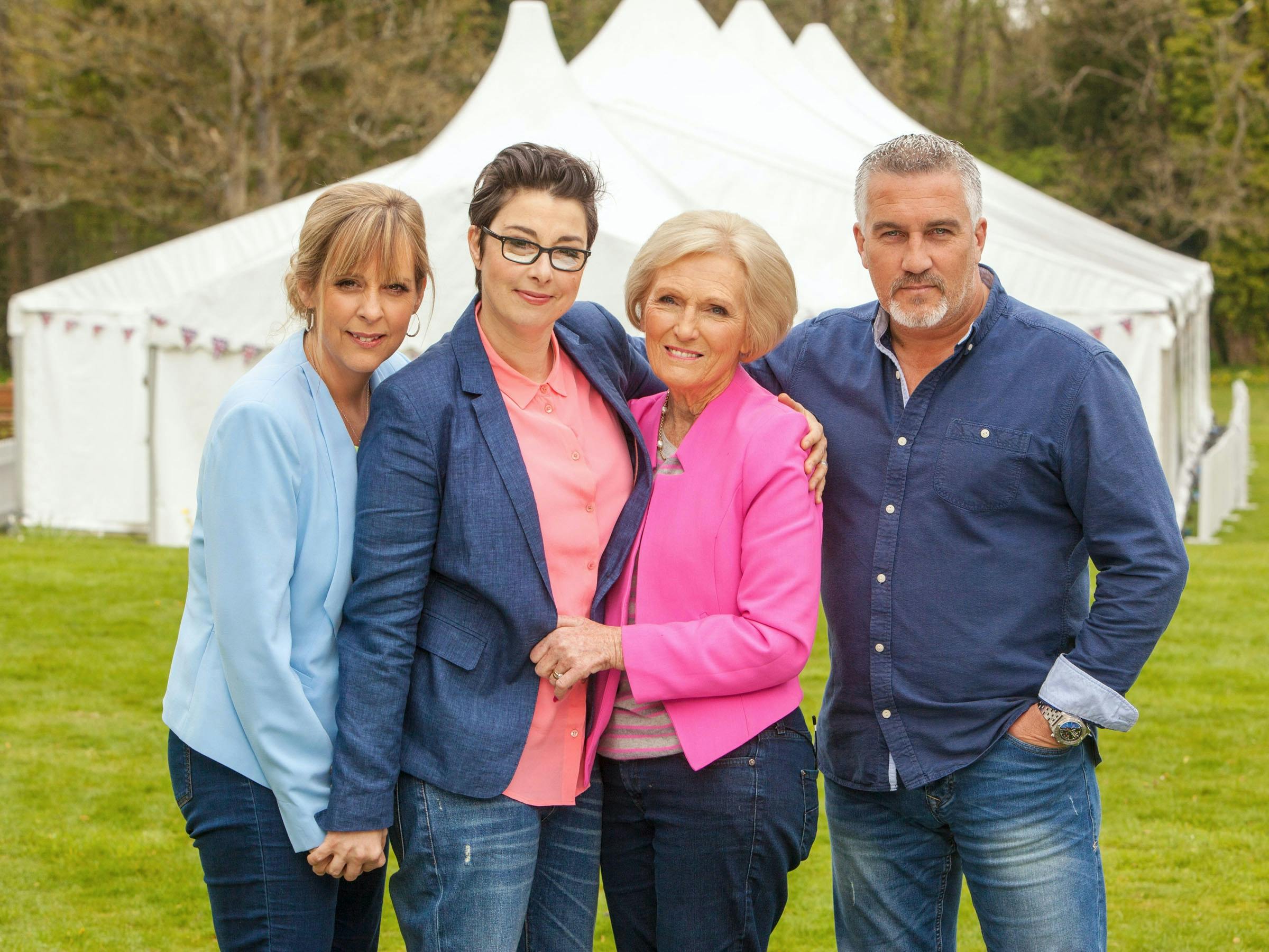 Værterne Mel Giedroyc og Sue Perkins og dommerne Mary Berry og Paul Hollywood i "Den store britiske bagedyst".
