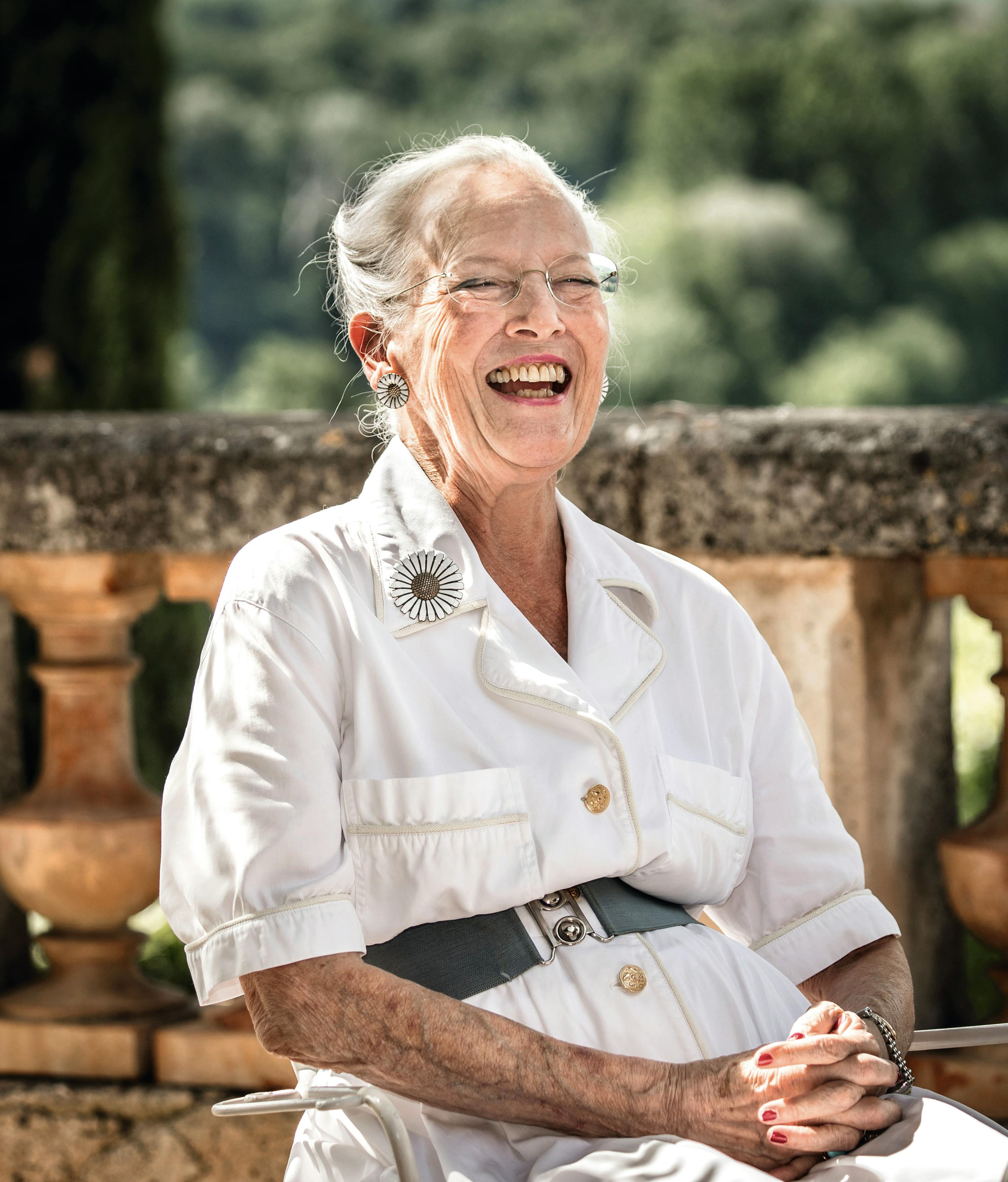 OPGAVE: Dronning Margrethe afholder pressemøde forud for det franske statsbesøg.DATO : 20180816STED : Chateau de CayxCahors. FrankrigJOURNALIST: Trine LarsenFOTOGRAF : Hanne Juul