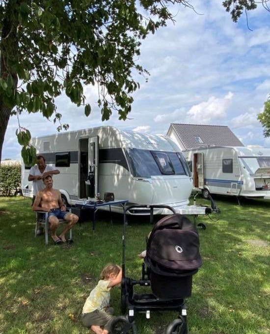 Dennis Knudsen på familie-camping.