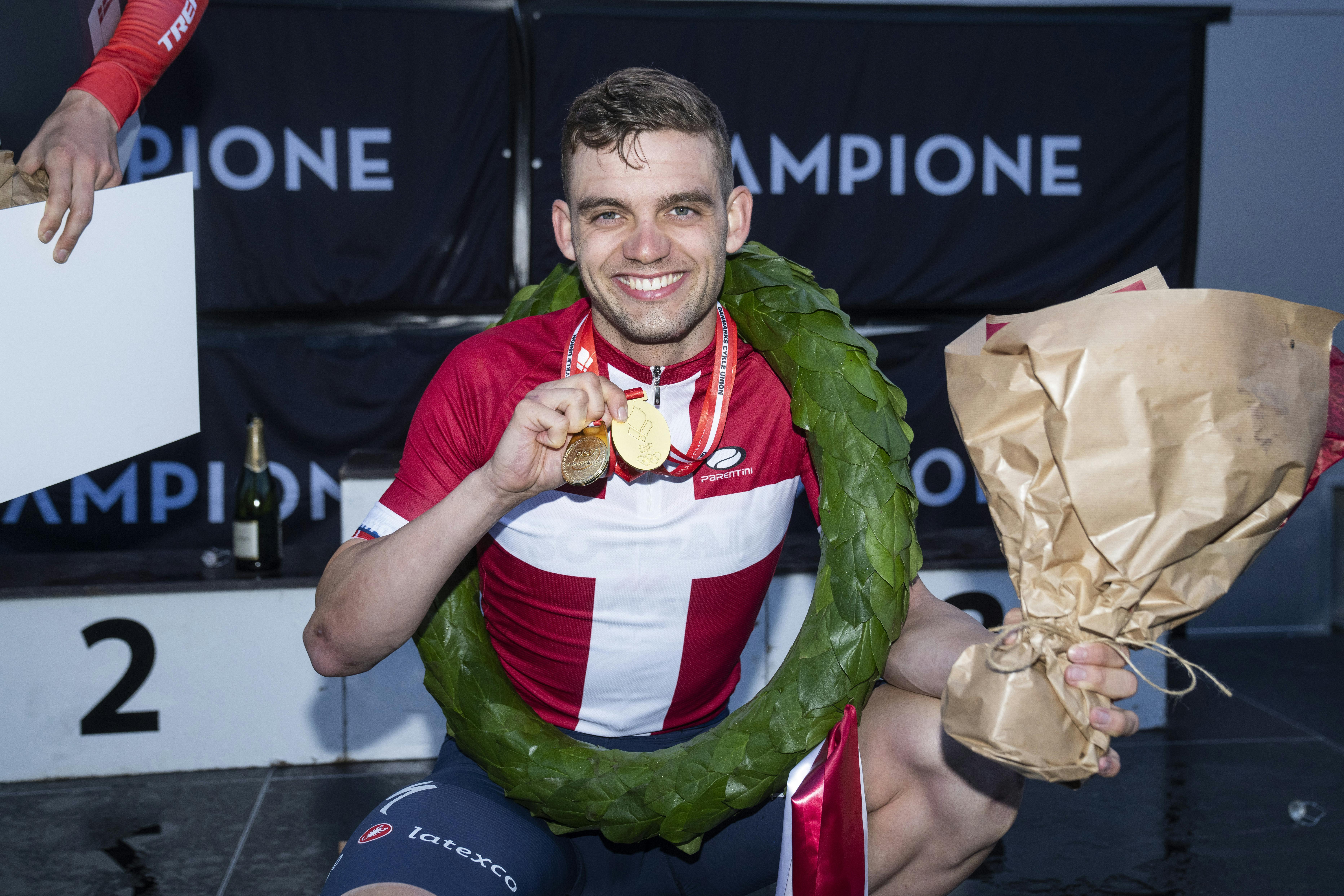 Kasper Asgreen med DM-guldet - Mændenes DM enkeltstart i Aalborg torsdag den 22. juni 2023. Kasper Asgreen vinder DM-guld, Mattias Skjelmose Jenser sølv og Mikkel Bjerg bronze i DM enkeltstart 2023.. (Foto: Bo Amstrup/Ritzau Scanpix)