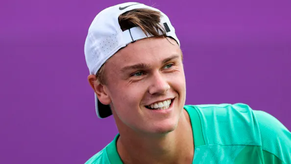 Ni år siden sidst, men nu sker det endelig: Holger Rune og ...