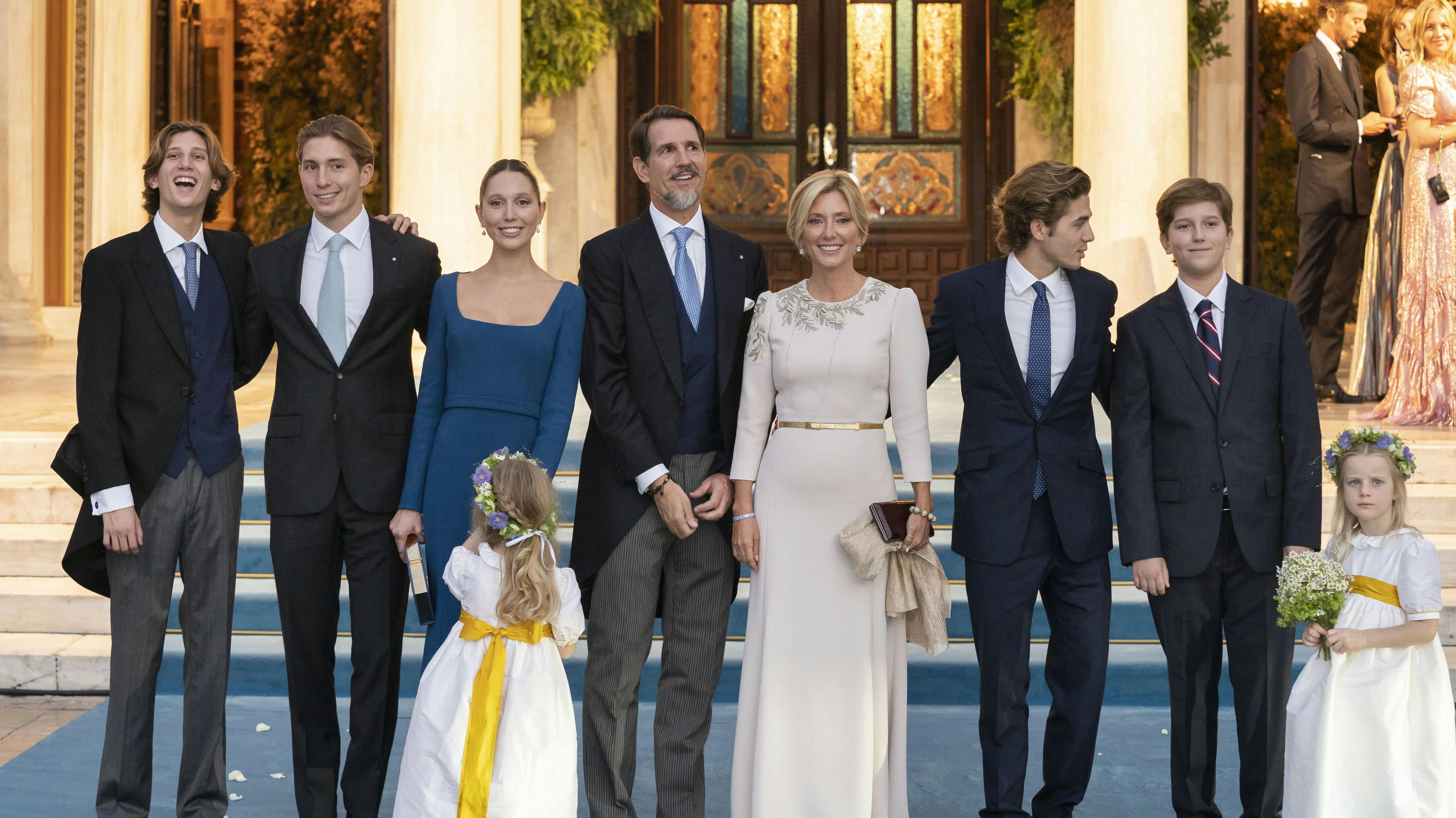 Hele familien ved prins Philippos og prinsesse Ninas bryllup.